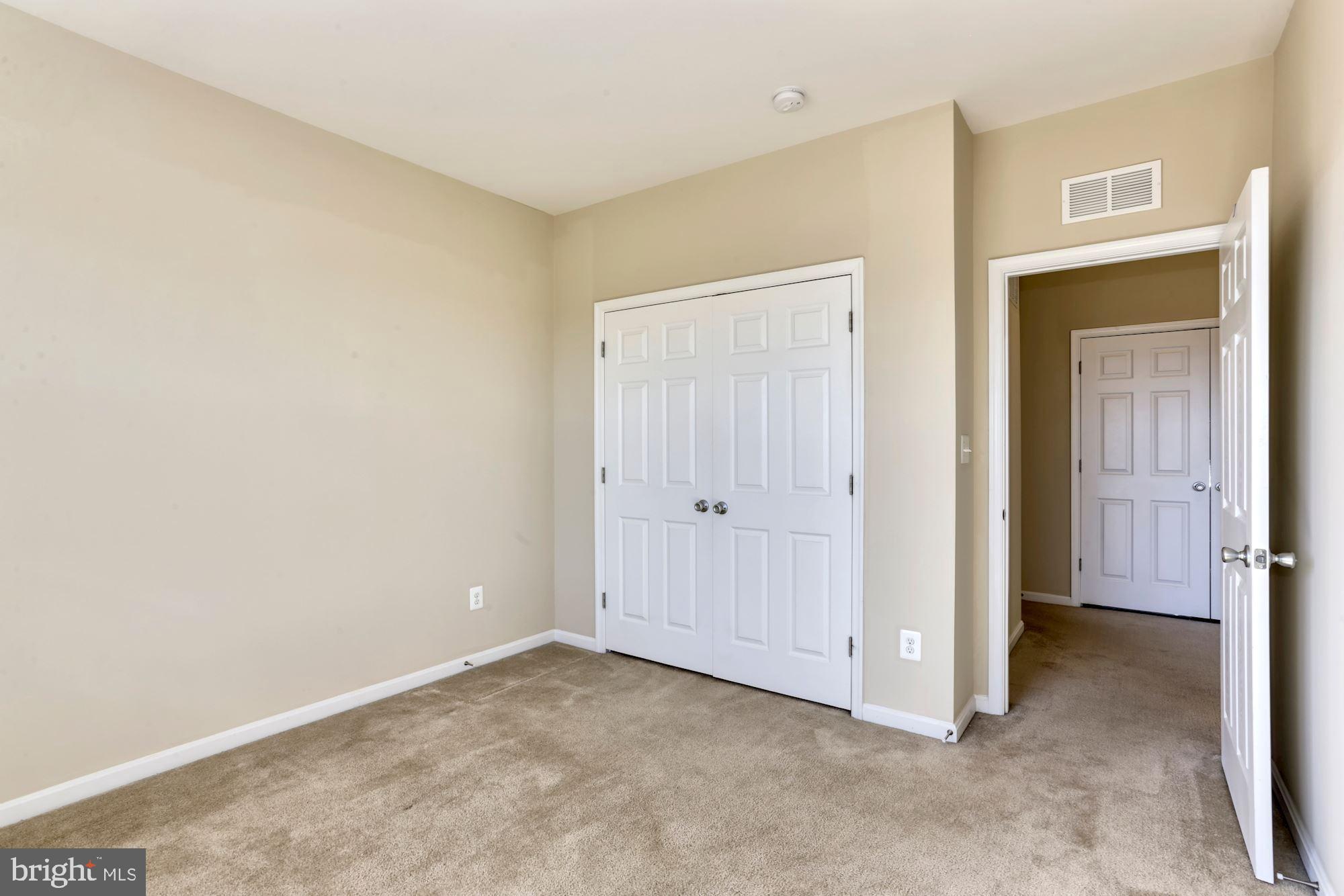 RESIDENCES AT DULLES PRK - Residential Lease