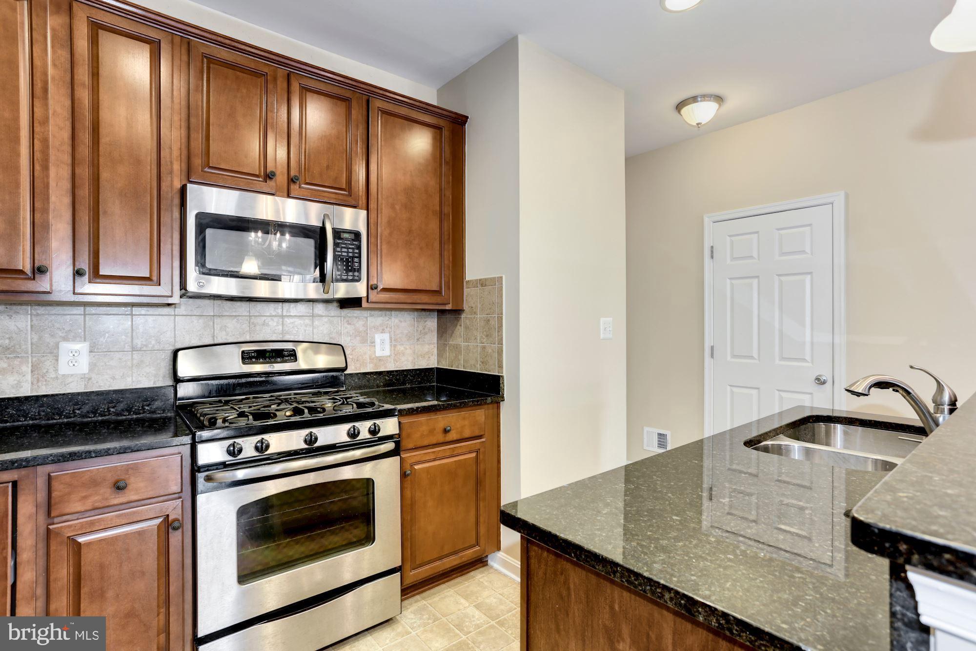 RESIDENCES AT DULLES PRK - Residential Lease
