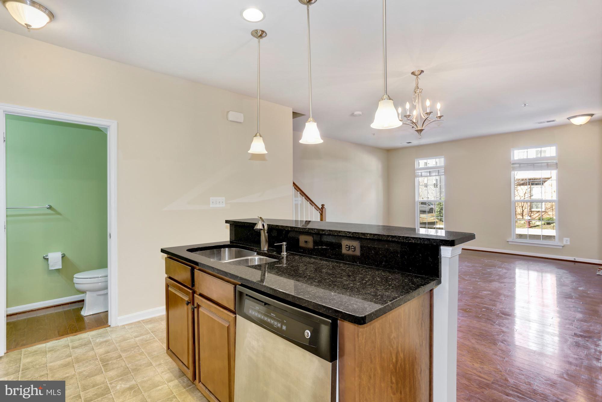 RESIDENCES AT DULLES PRK - Residential Lease