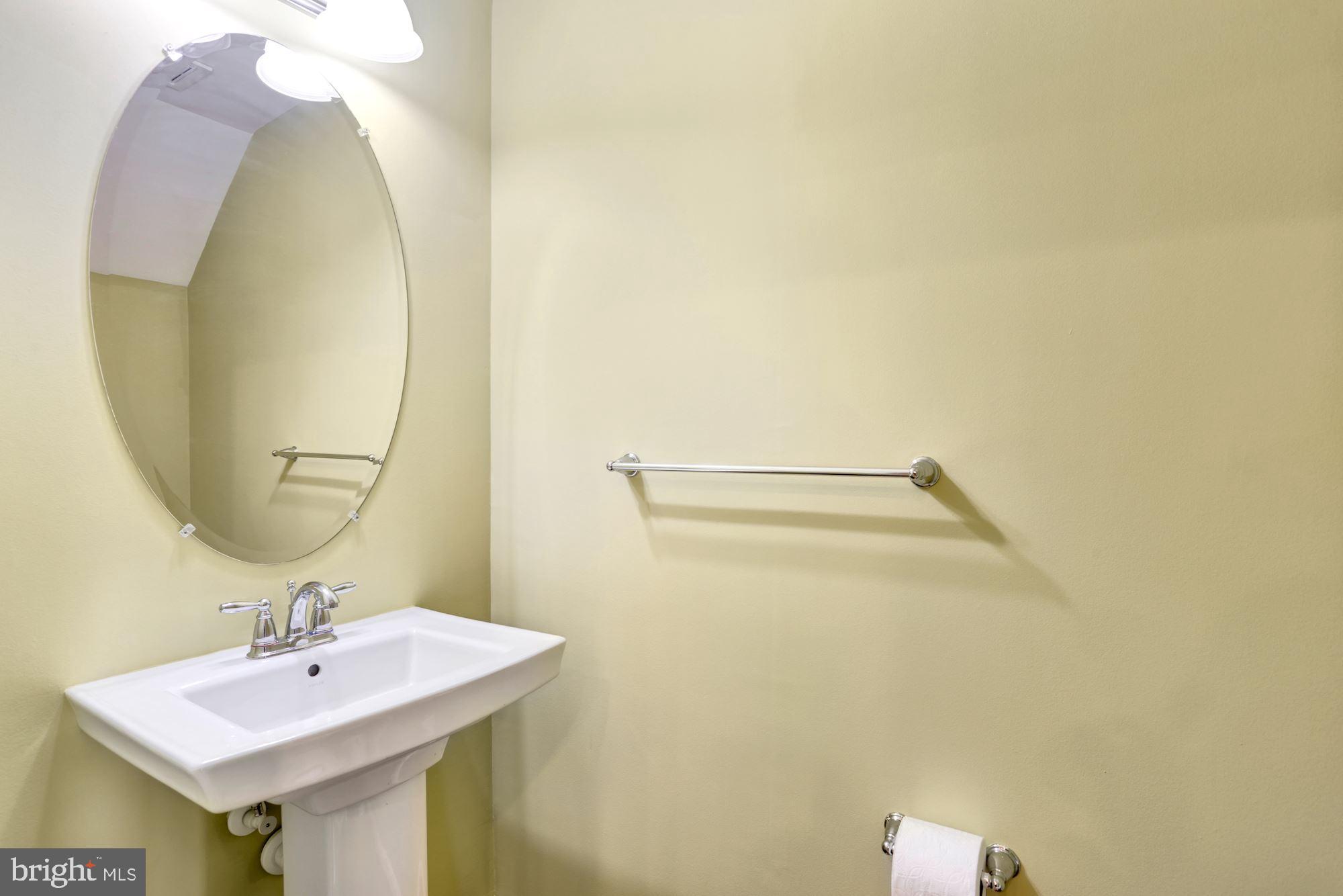 RESIDENCES AT DULLES PRK - Residential Lease