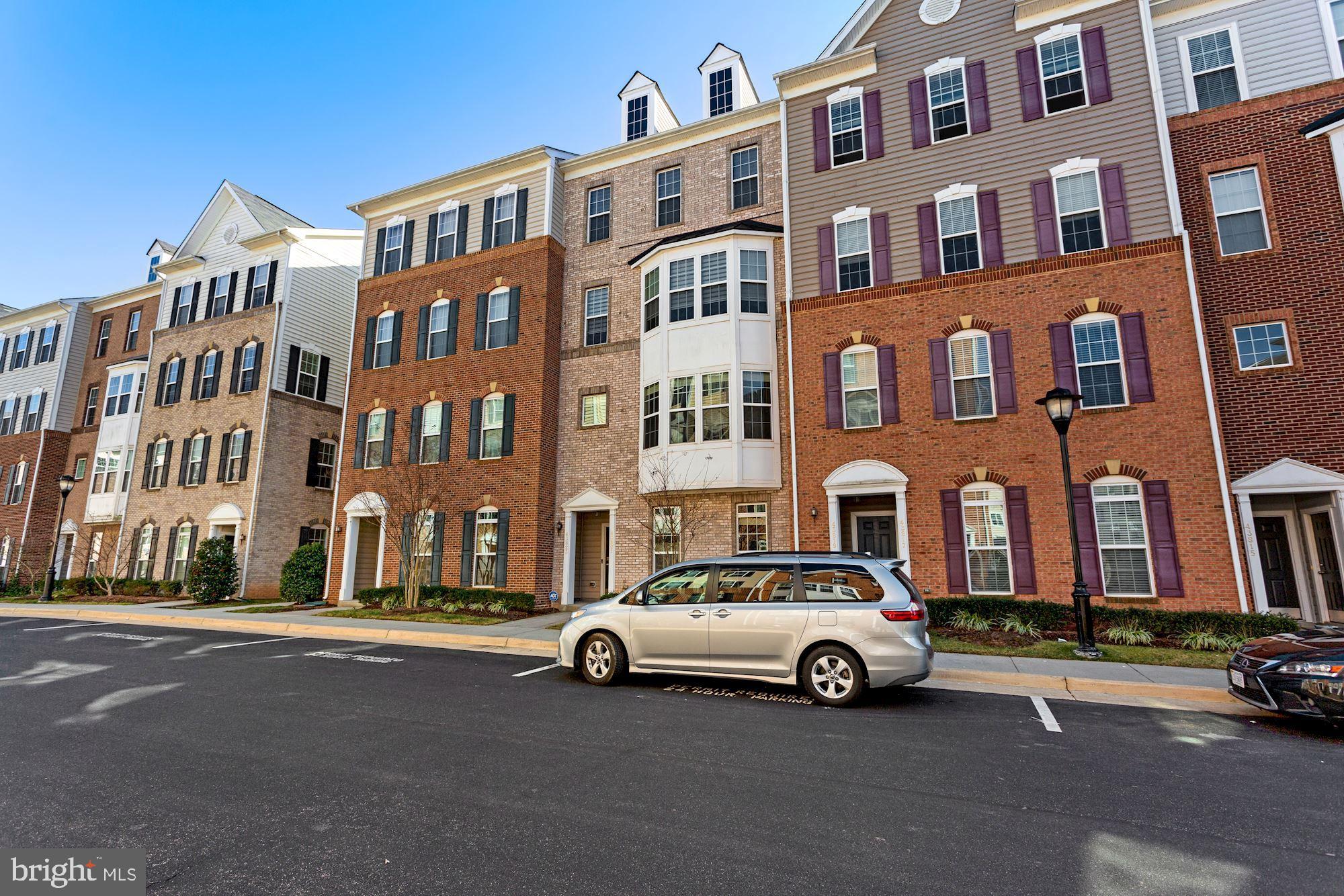 RESIDENCES AT DULLES PRK - Residential Lease