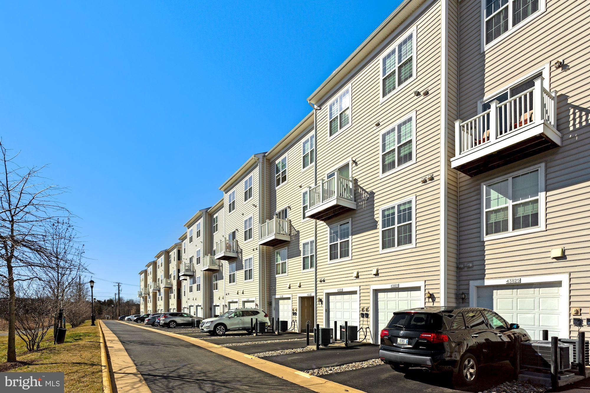 RESIDENCES AT DULLES PRK - Residential Lease