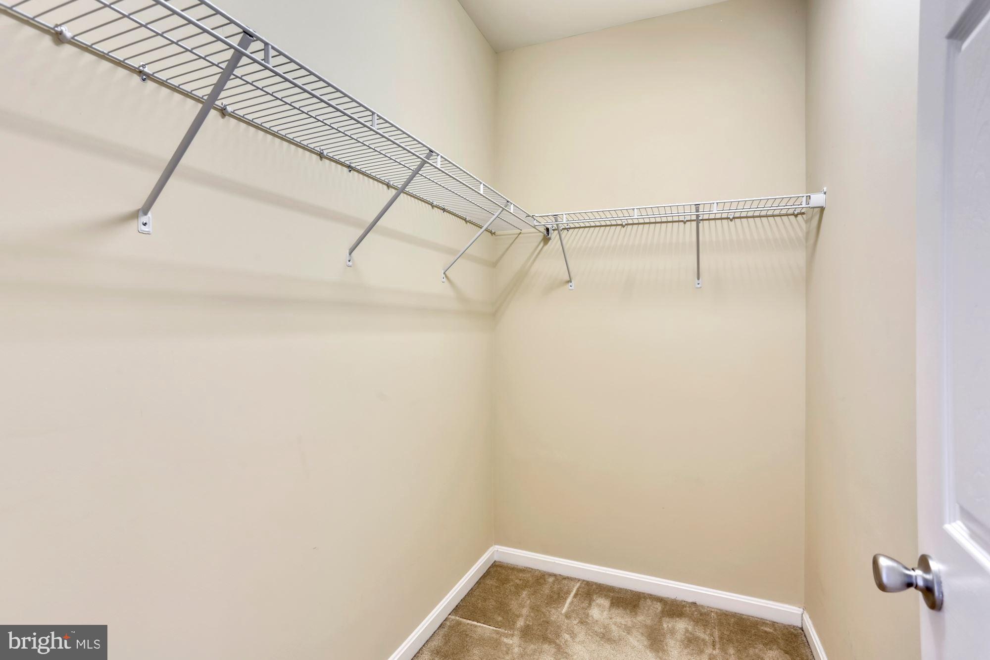 RESIDENCES AT DULLES PRK - Residential Lease