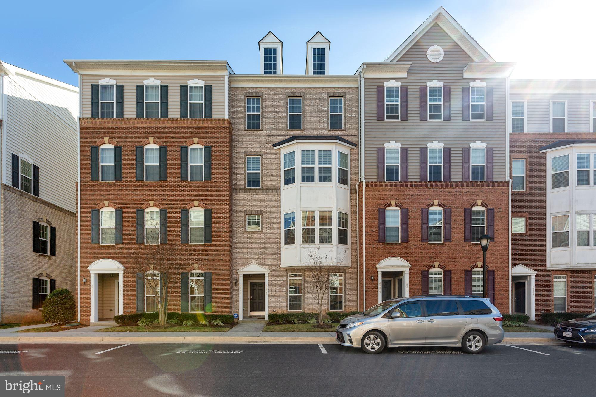 RESIDENCES AT DULLES PRK - Residential Lease