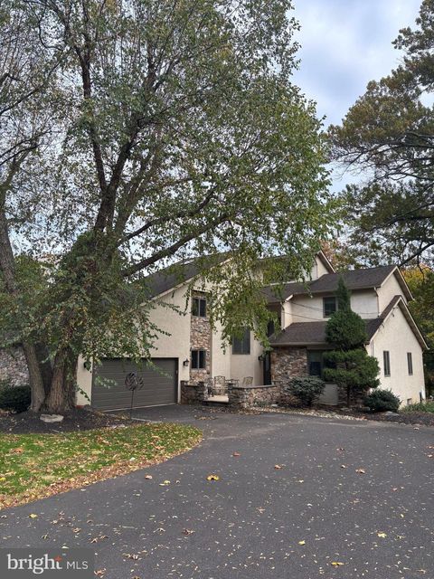 10 HELLBERG AVENUE CHALFONT PA 18914