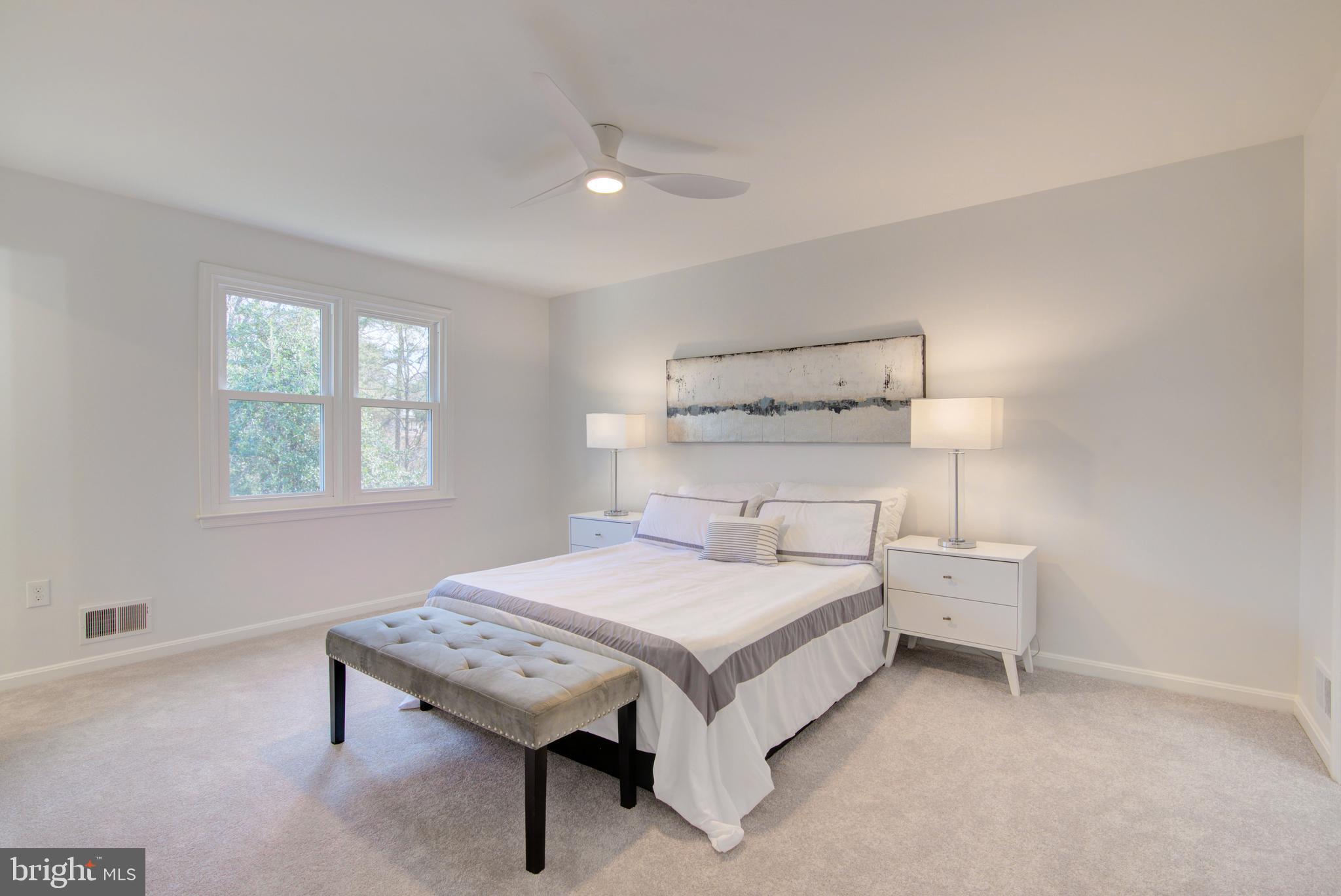 HOLLY KNOLL - Residential