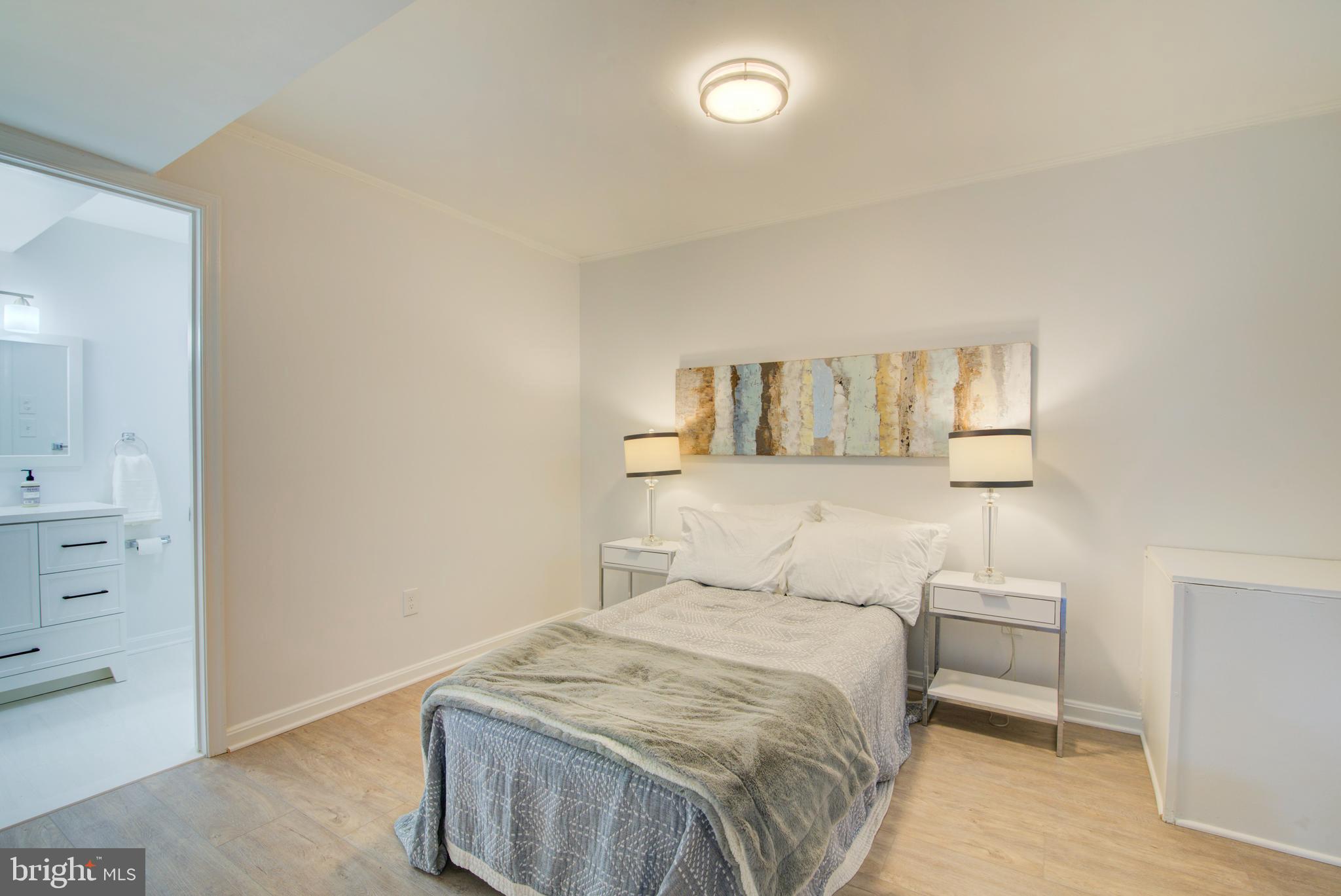 HOLLY KNOLL - Residential