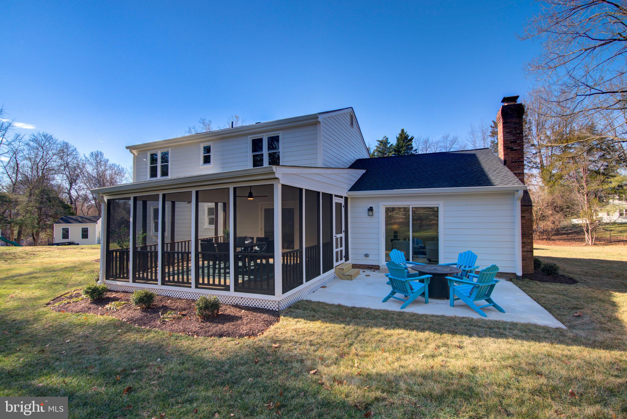 HOLLY KNOLL - Residential