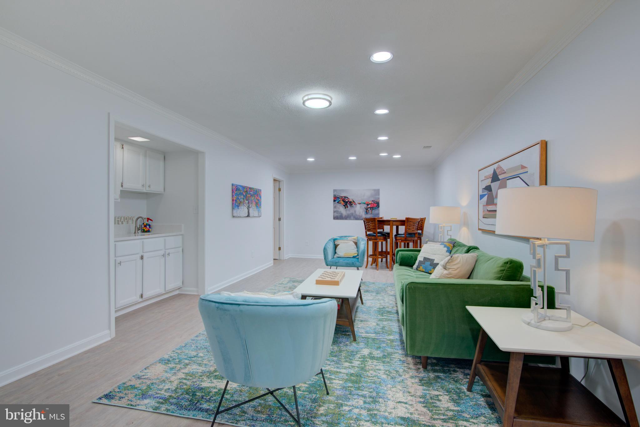 HOLLY KNOLL - Residential