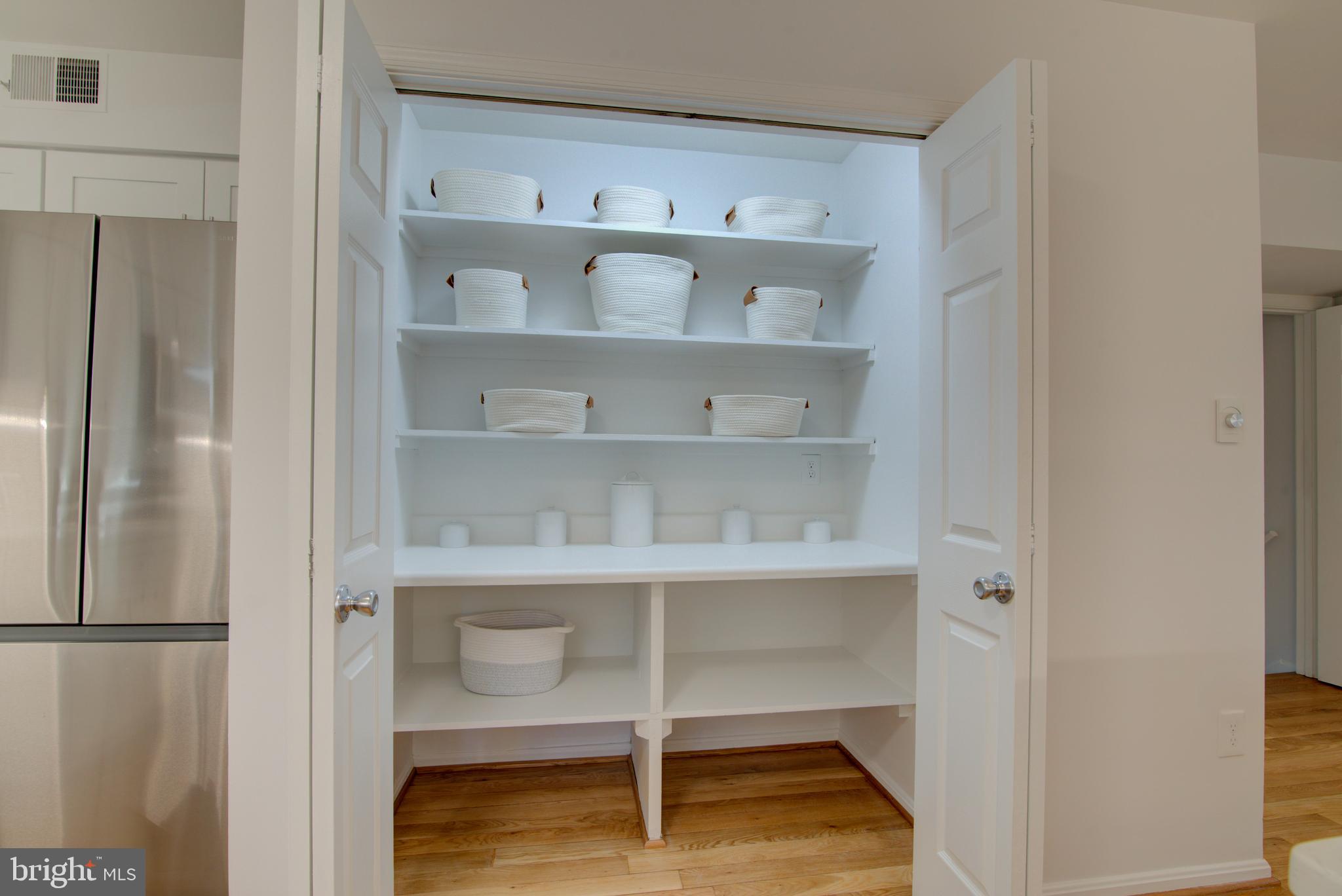 HOLLY KNOLL - Residential