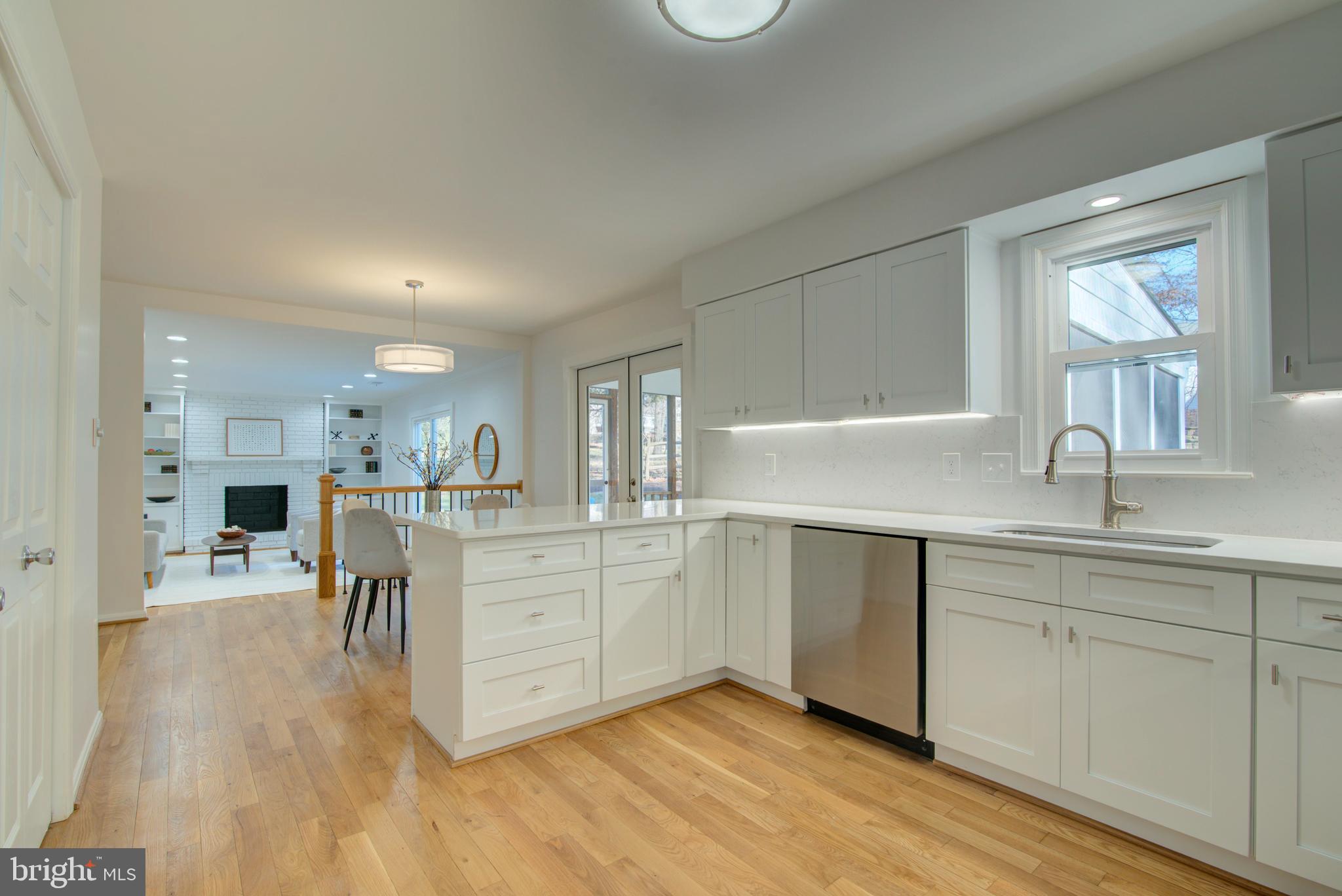 HOLLY KNOLL - Residential