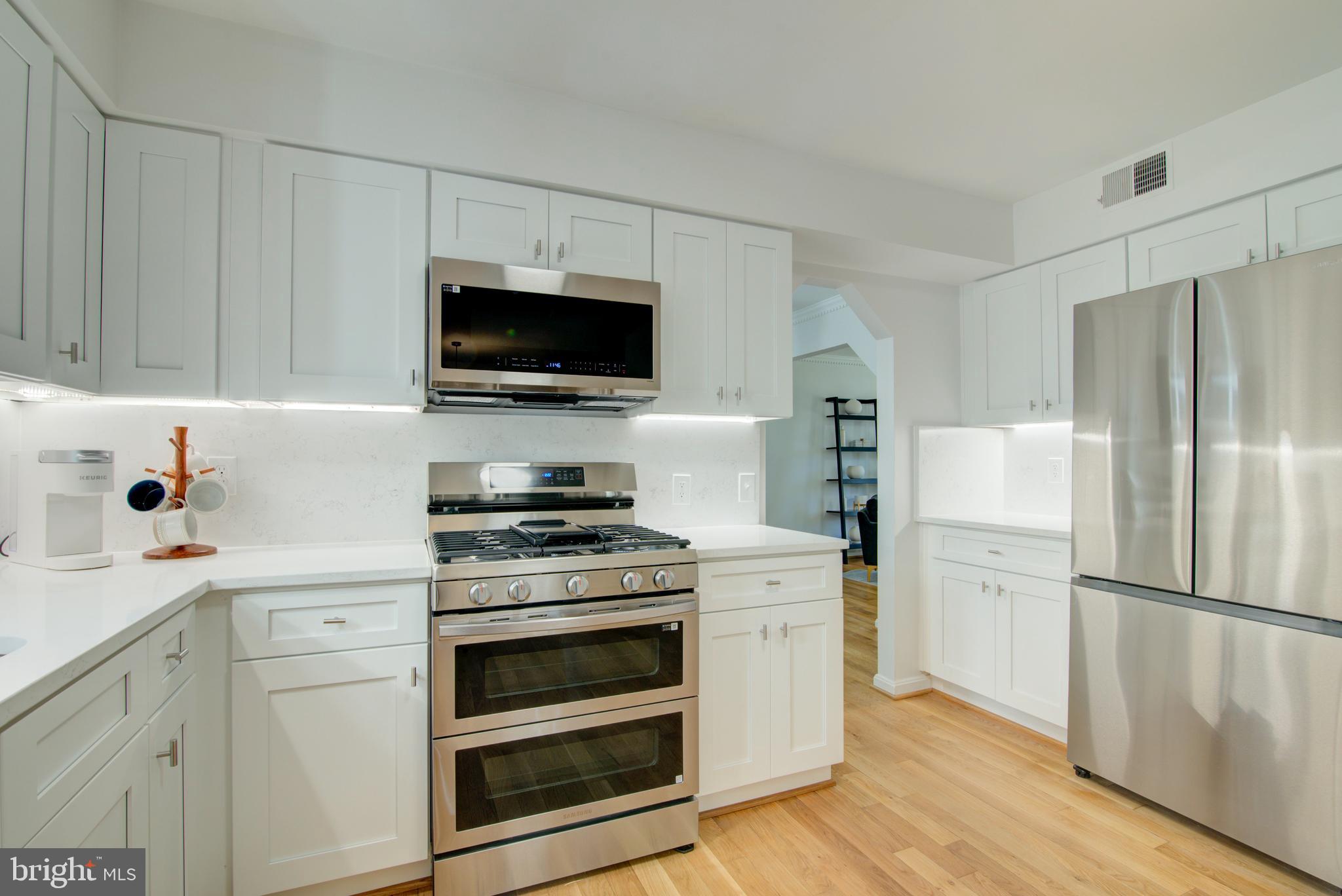 HOLLY KNOLL - Residential