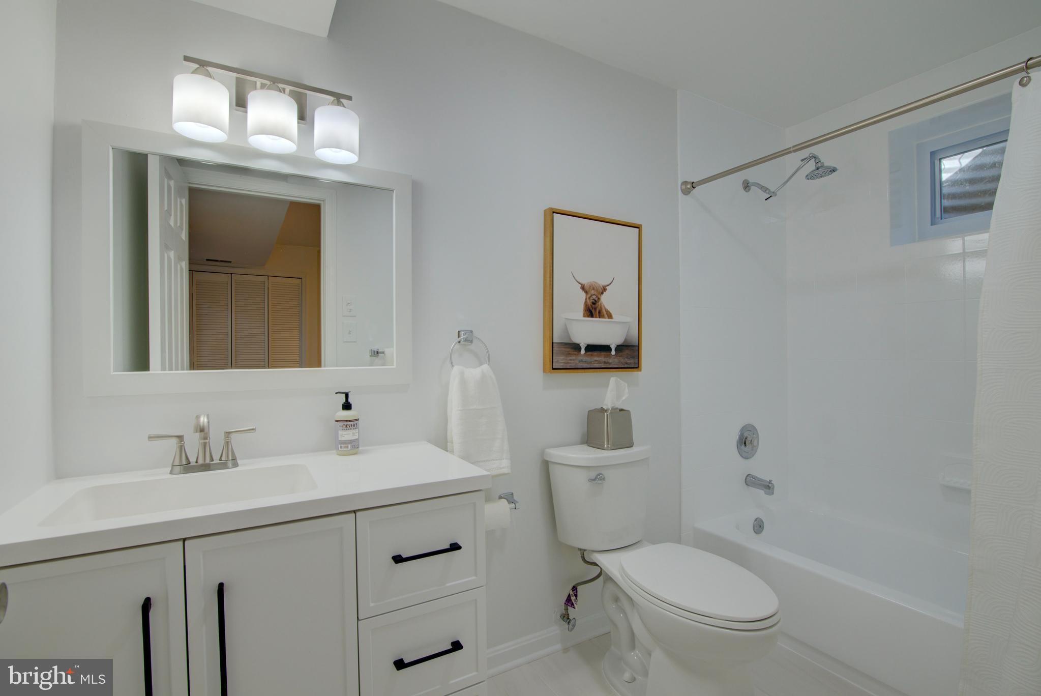 HOLLY KNOLL - Residential