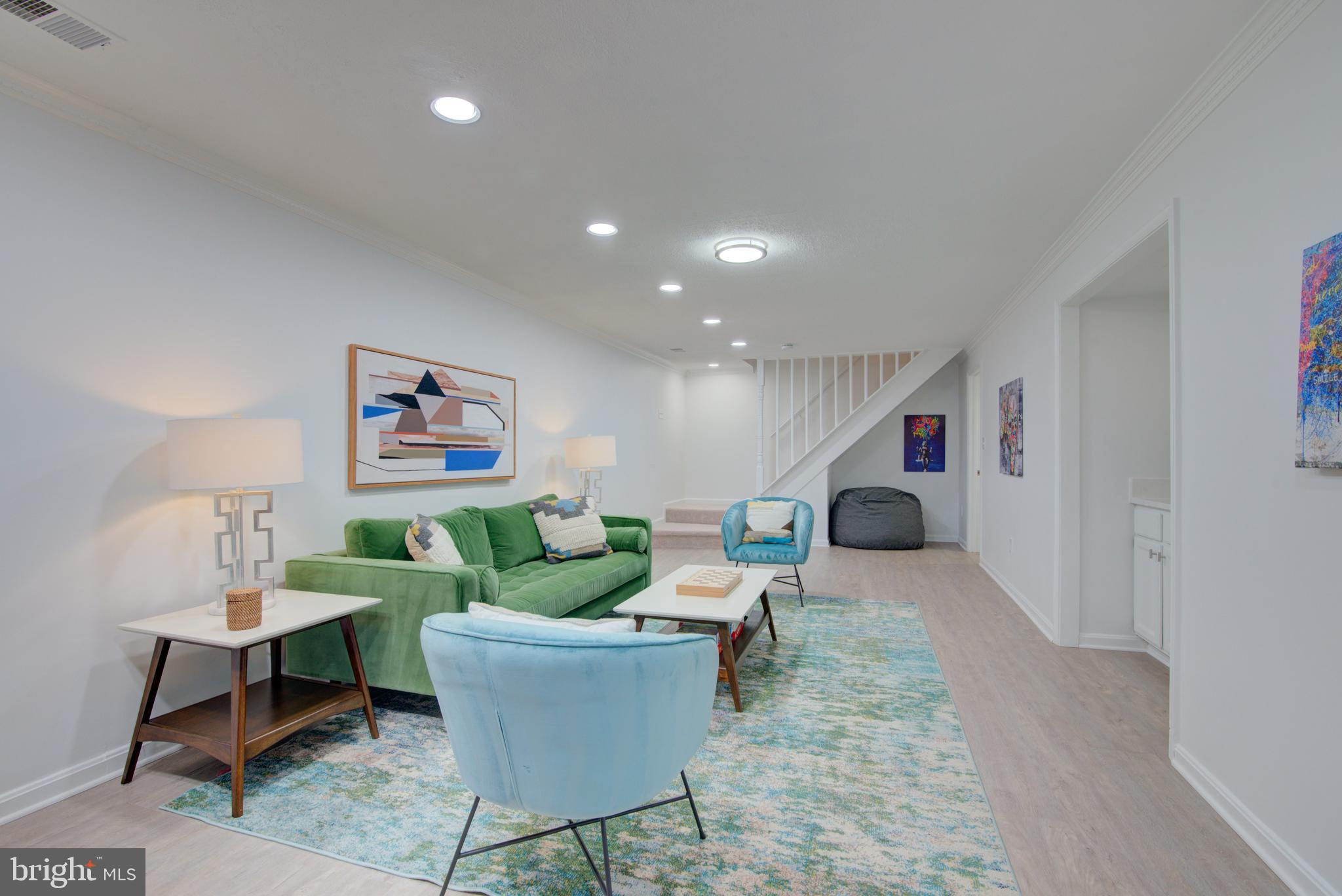 HOLLY KNOLL - Residential