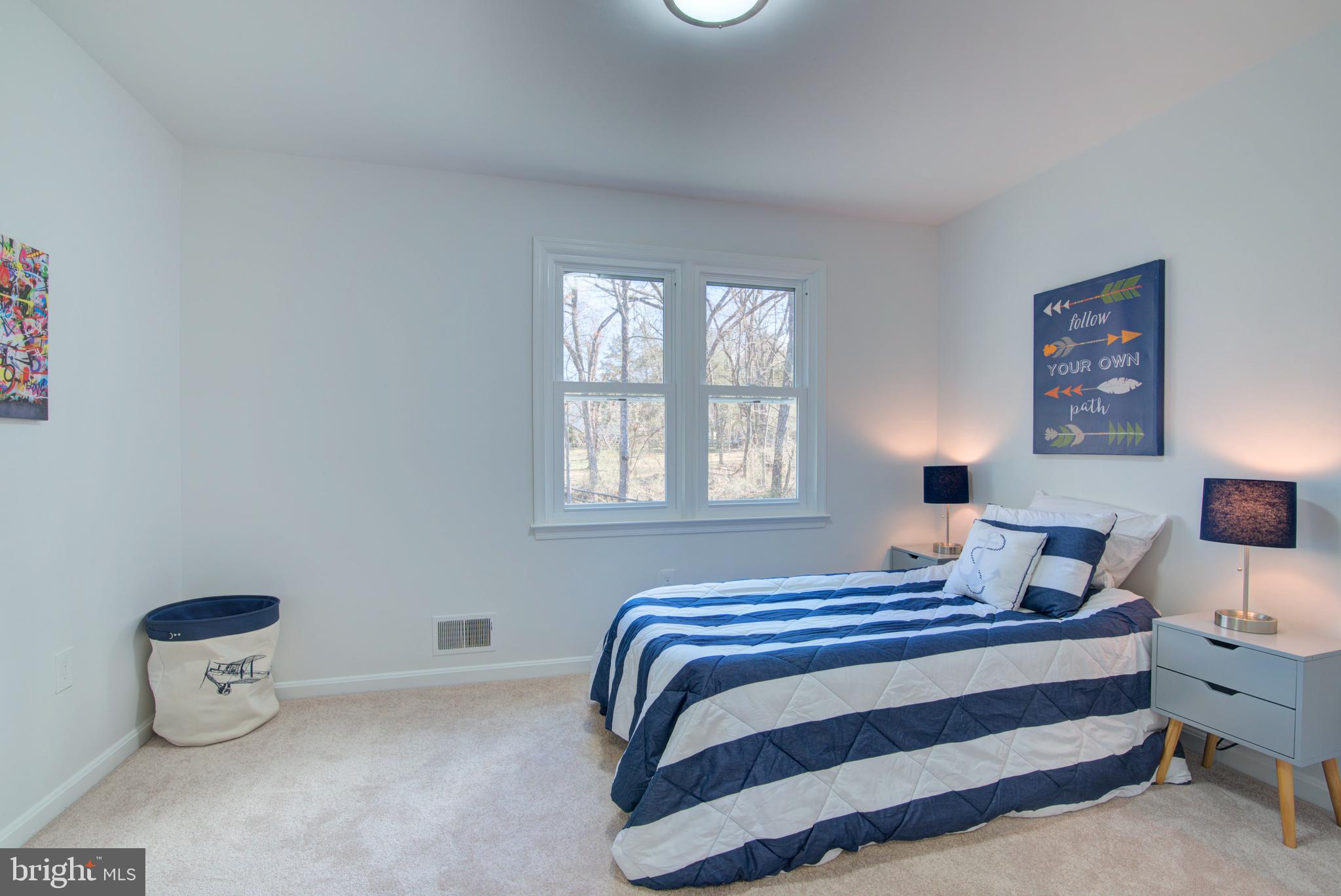 HOLLY KNOLL - Residential