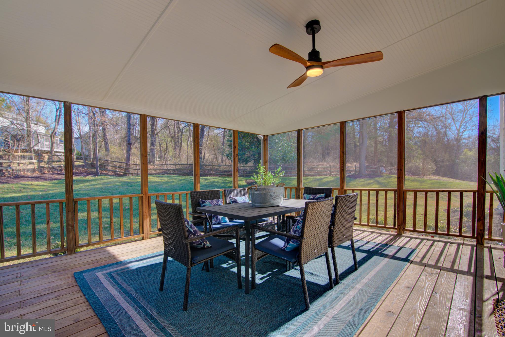 HOLLY KNOLL - Residential