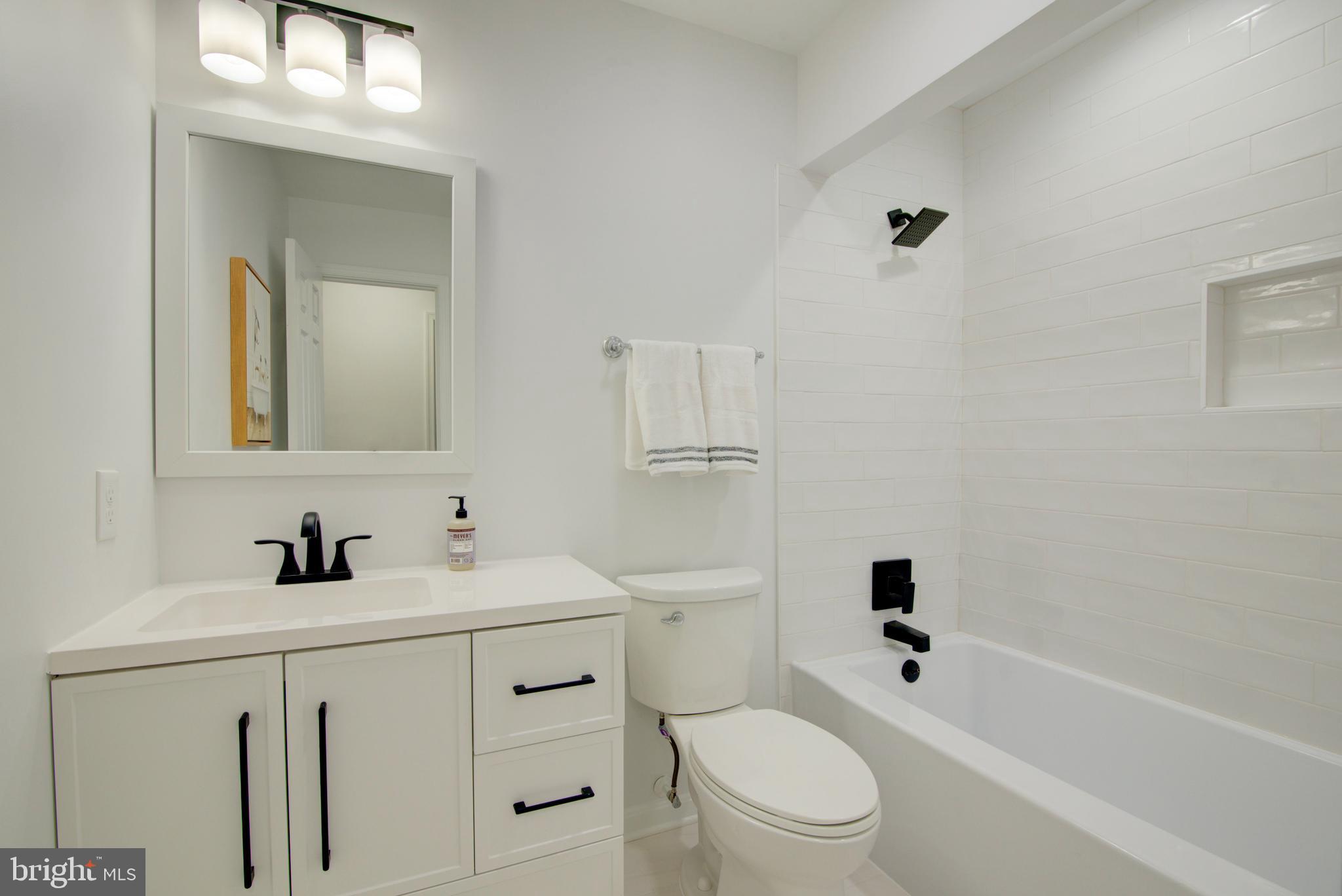 HOLLY KNOLL - Residential