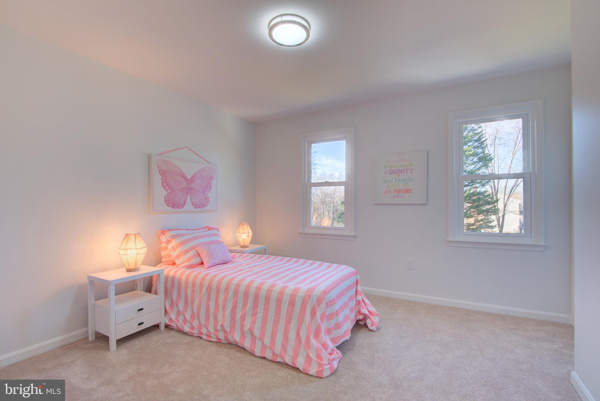 HOLLY KNOLL - Residential