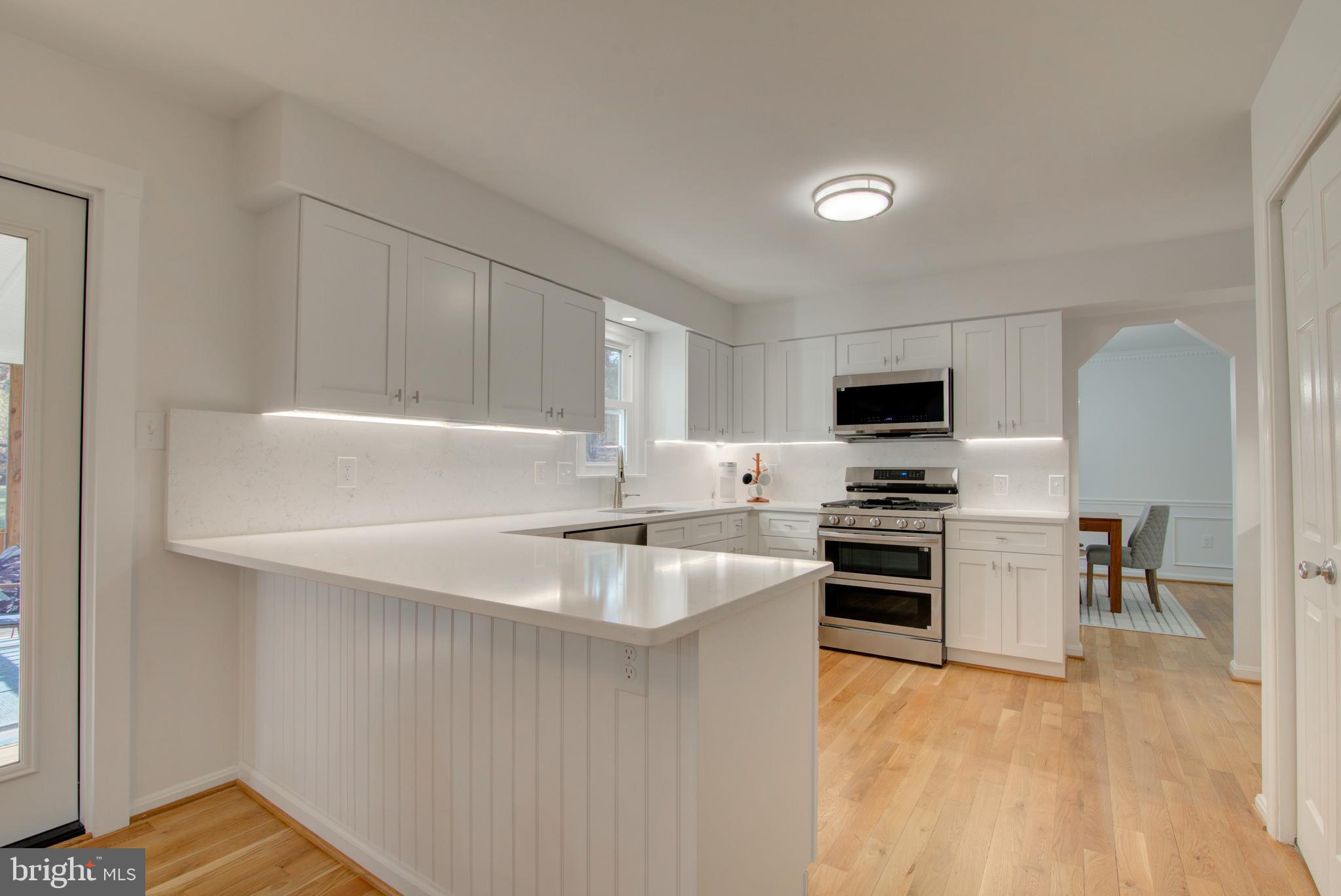 HOLLY KNOLL - Residential