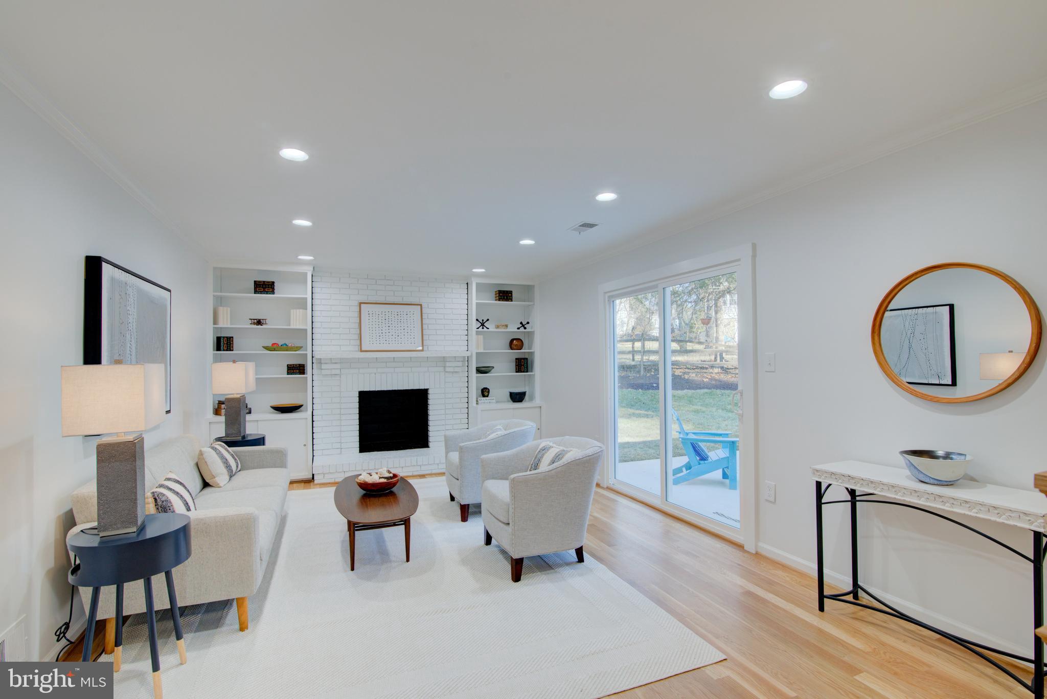 HOLLY KNOLL - Residential