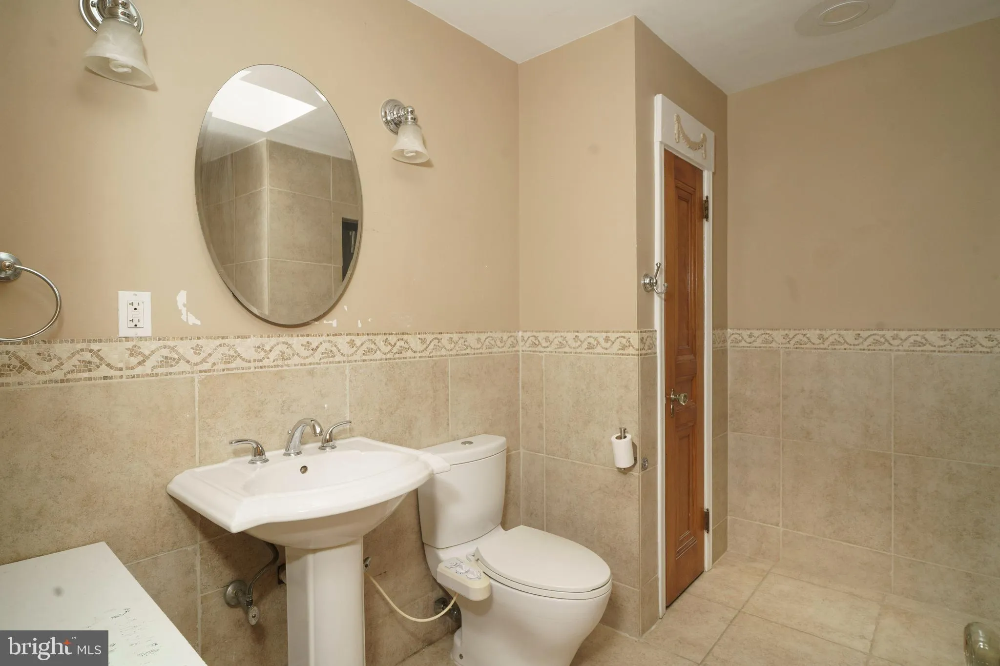 Philadelphia, Pennsylvania 19136, United States, 3 Bedrooms Bedrooms, ,2 BathroomsBathrooms,Residential,Pending,117219
