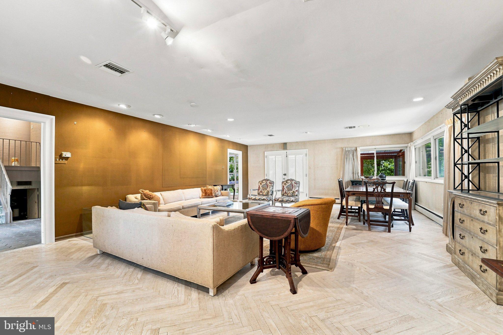 1200 PHEASANT ROAD