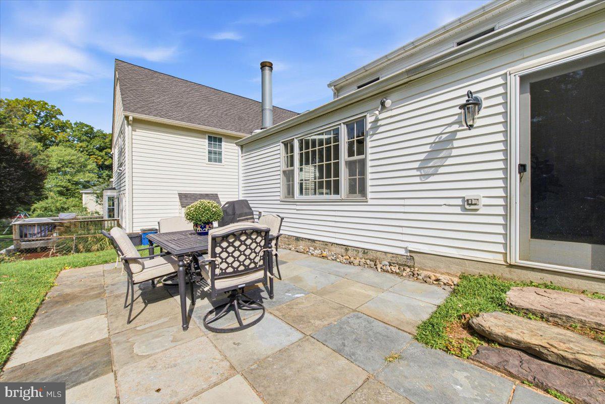 4214 MATTHEWS LANE