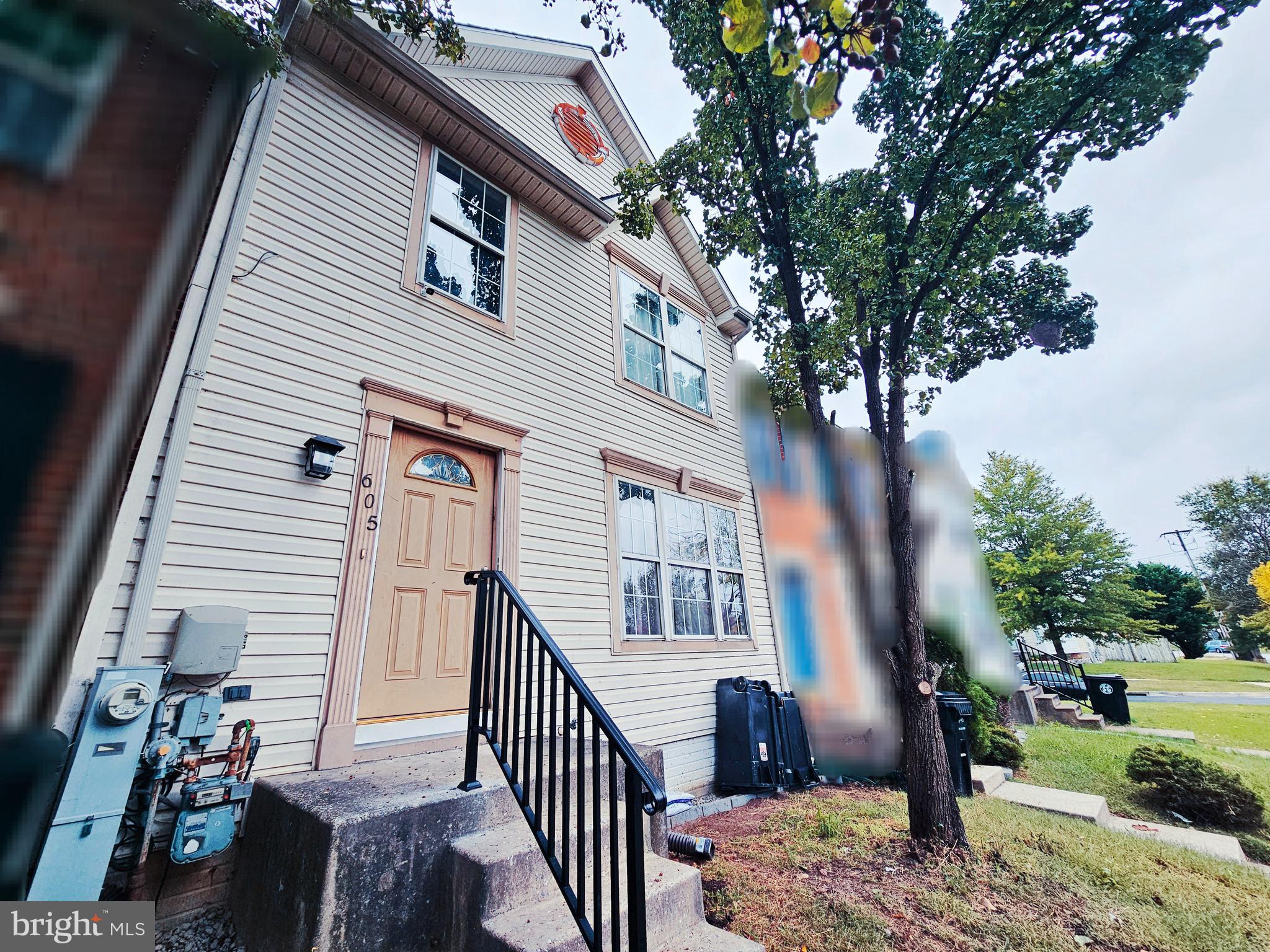 BOSTON COURTS - Residential