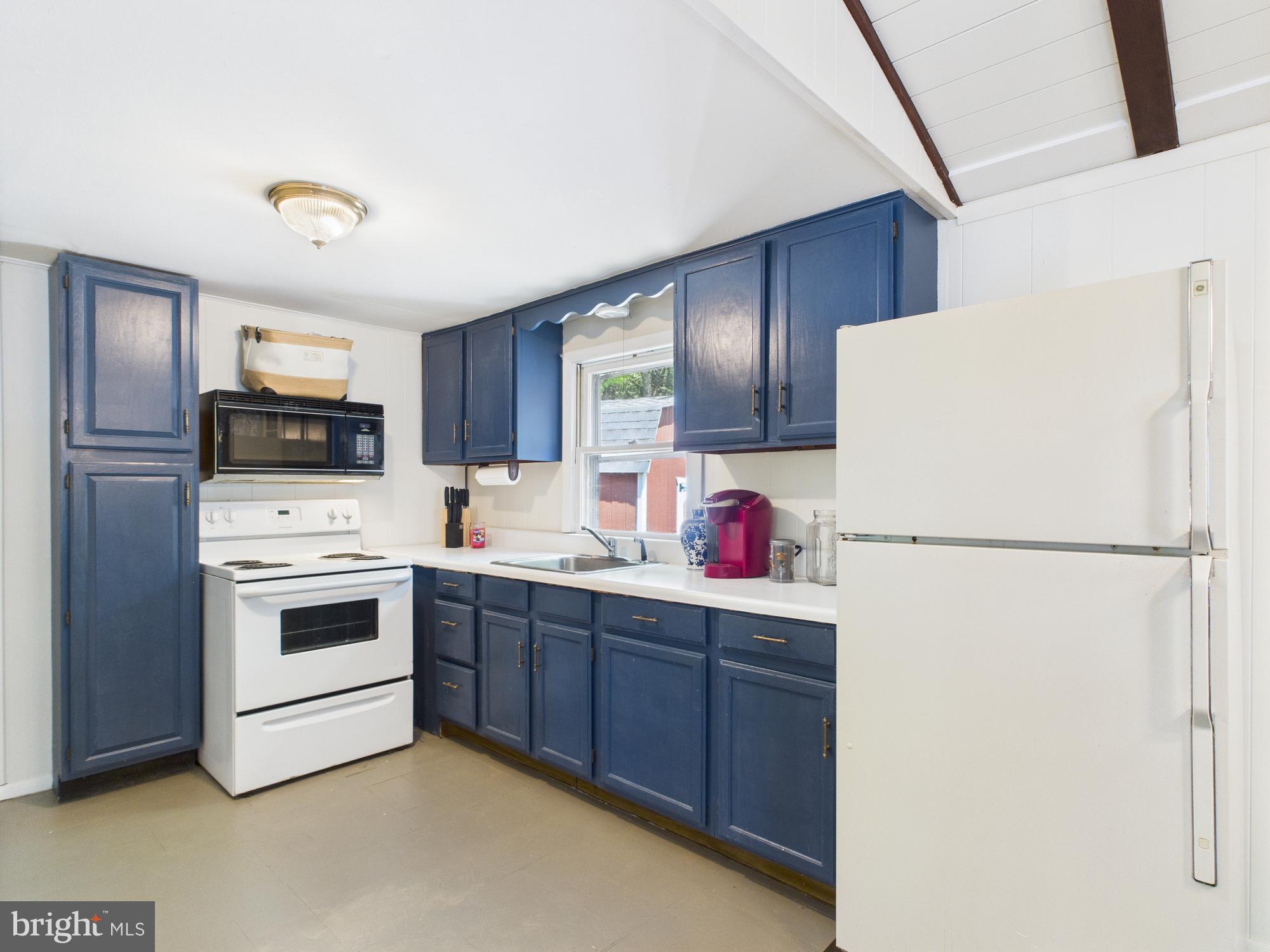 ARROWHEAD LAKE - Residential