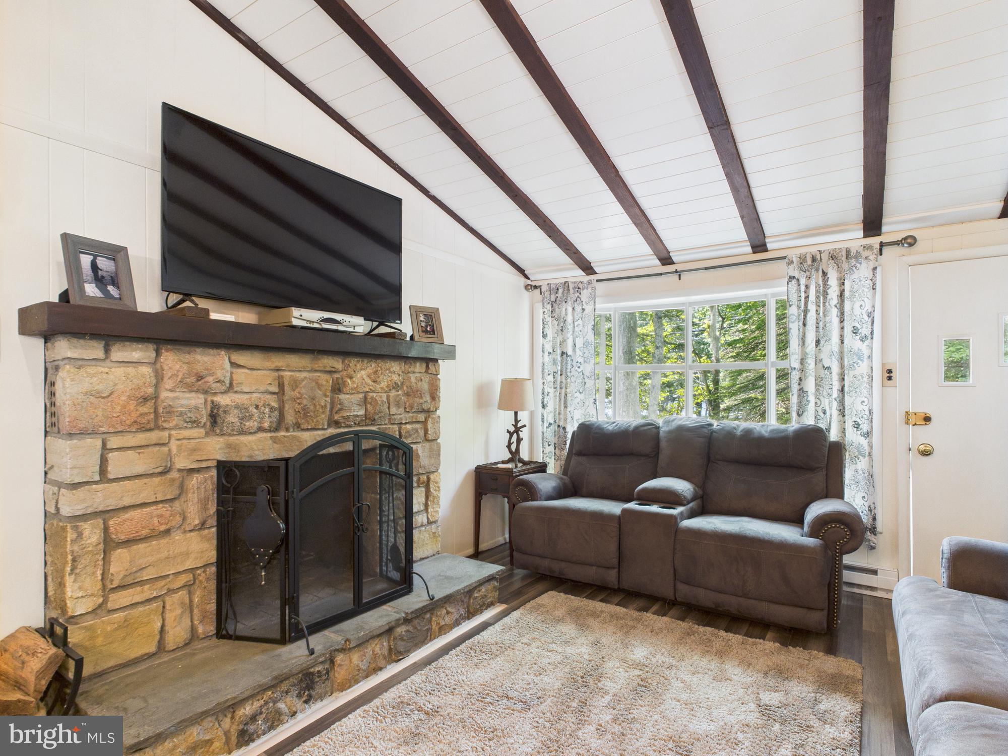 ARROWHEAD LAKE - Residential