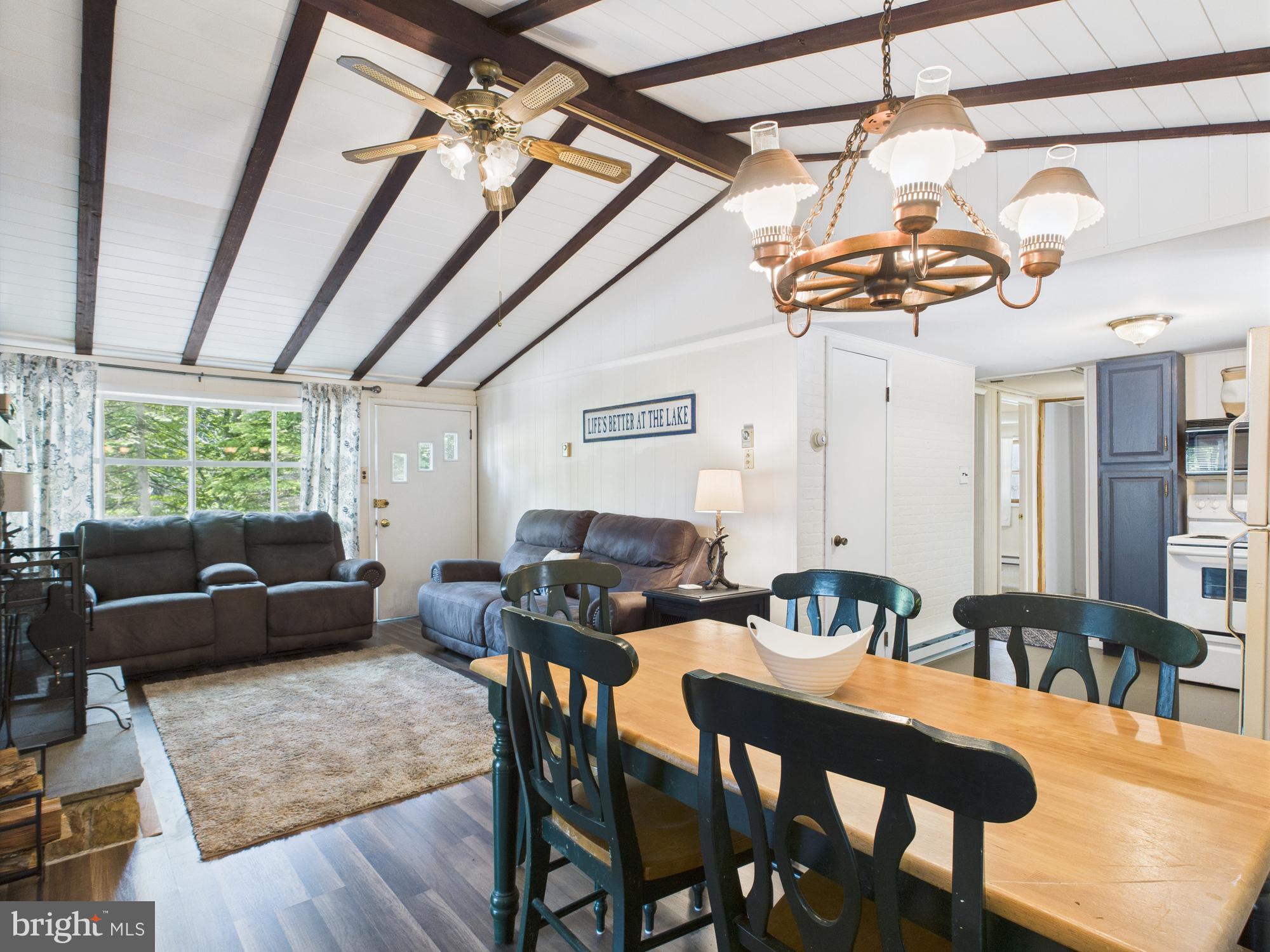 ARROWHEAD LAKE - Residential