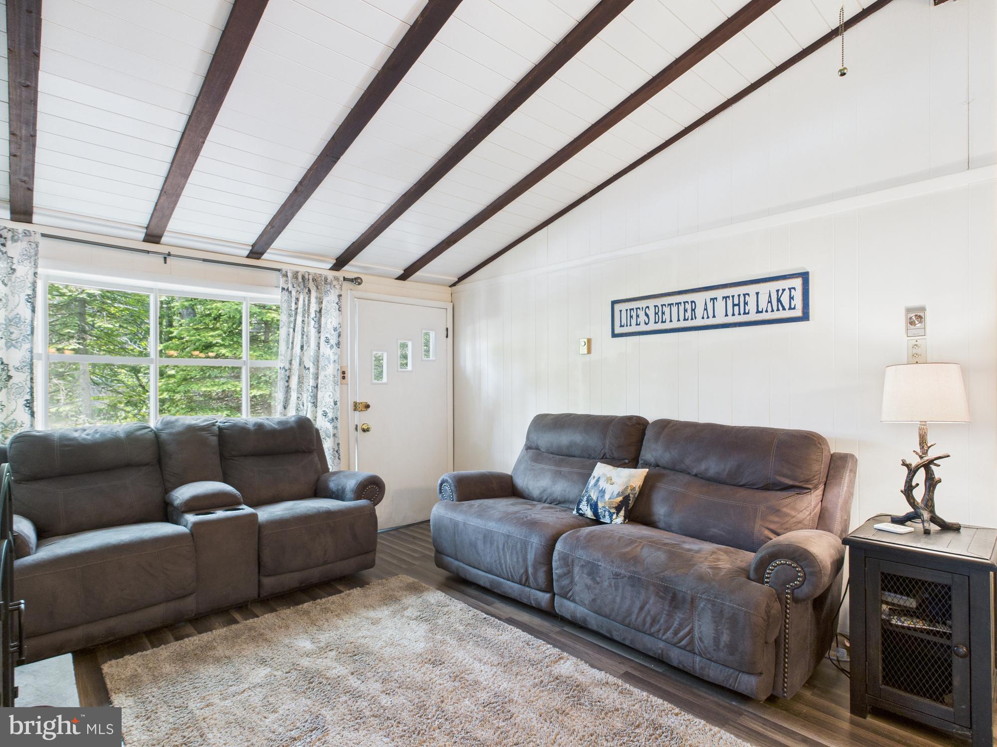 ARROWHEAD LAKE - Residential