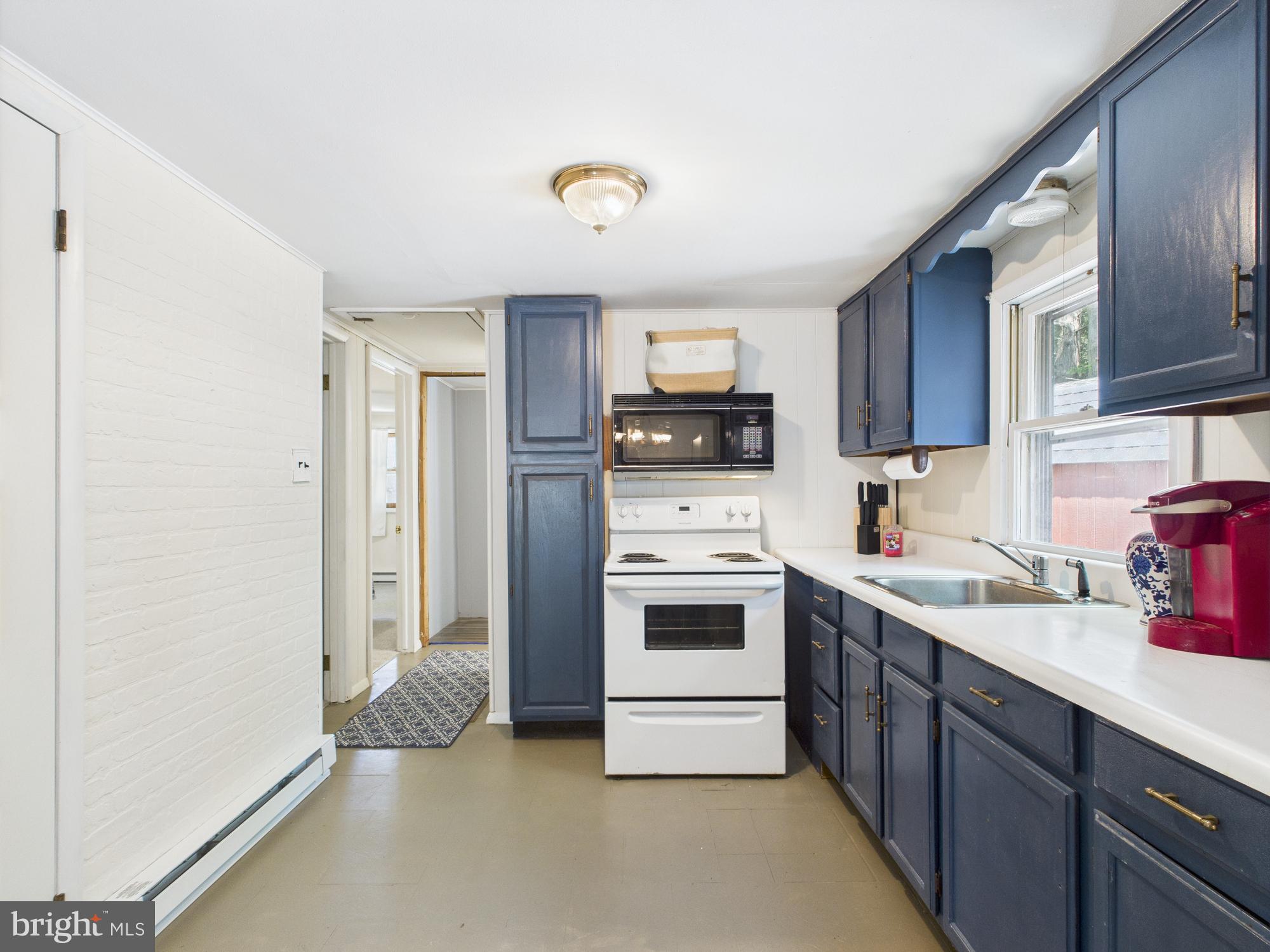 ARROWHEAD LAKE - Residential