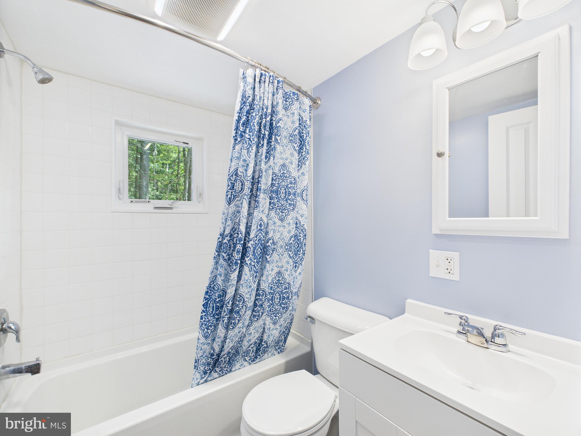 ARROWHEAD LAKE - Residential