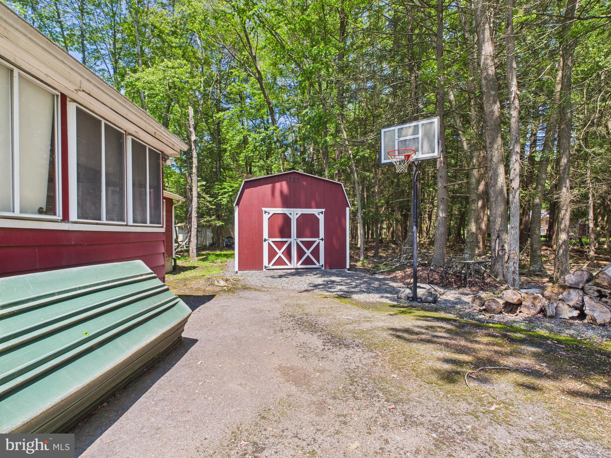 ARROWHEAD LAKE - Residential