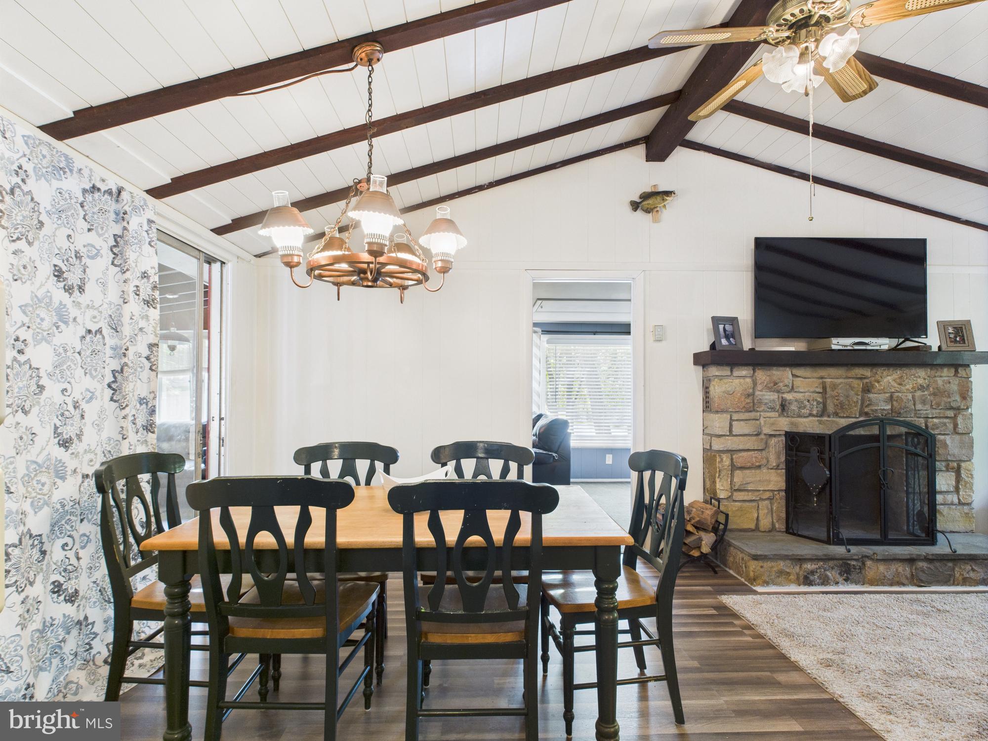 ARROWHEAD LAKE - Residential