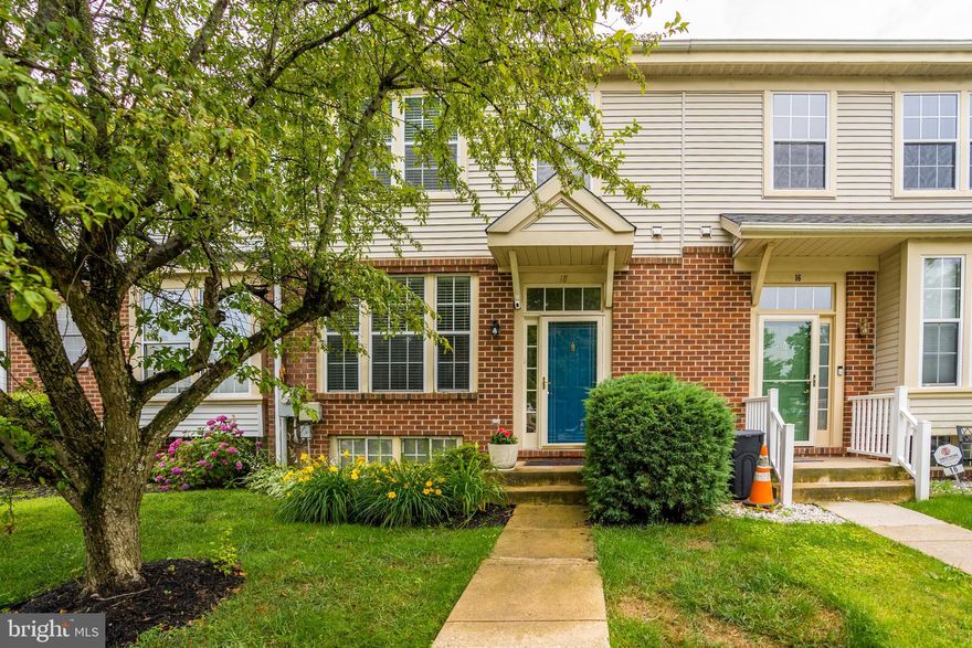 Very well maintained & clean home, updated HVAC system, just replaced 2022 new roof, cul-de-sac 4 bedrooms with 3.5 bath townhouse , facing back to the great backyard view. Timbergrove HOA Community Amenities: Pool, clubhouse, and tot lot.