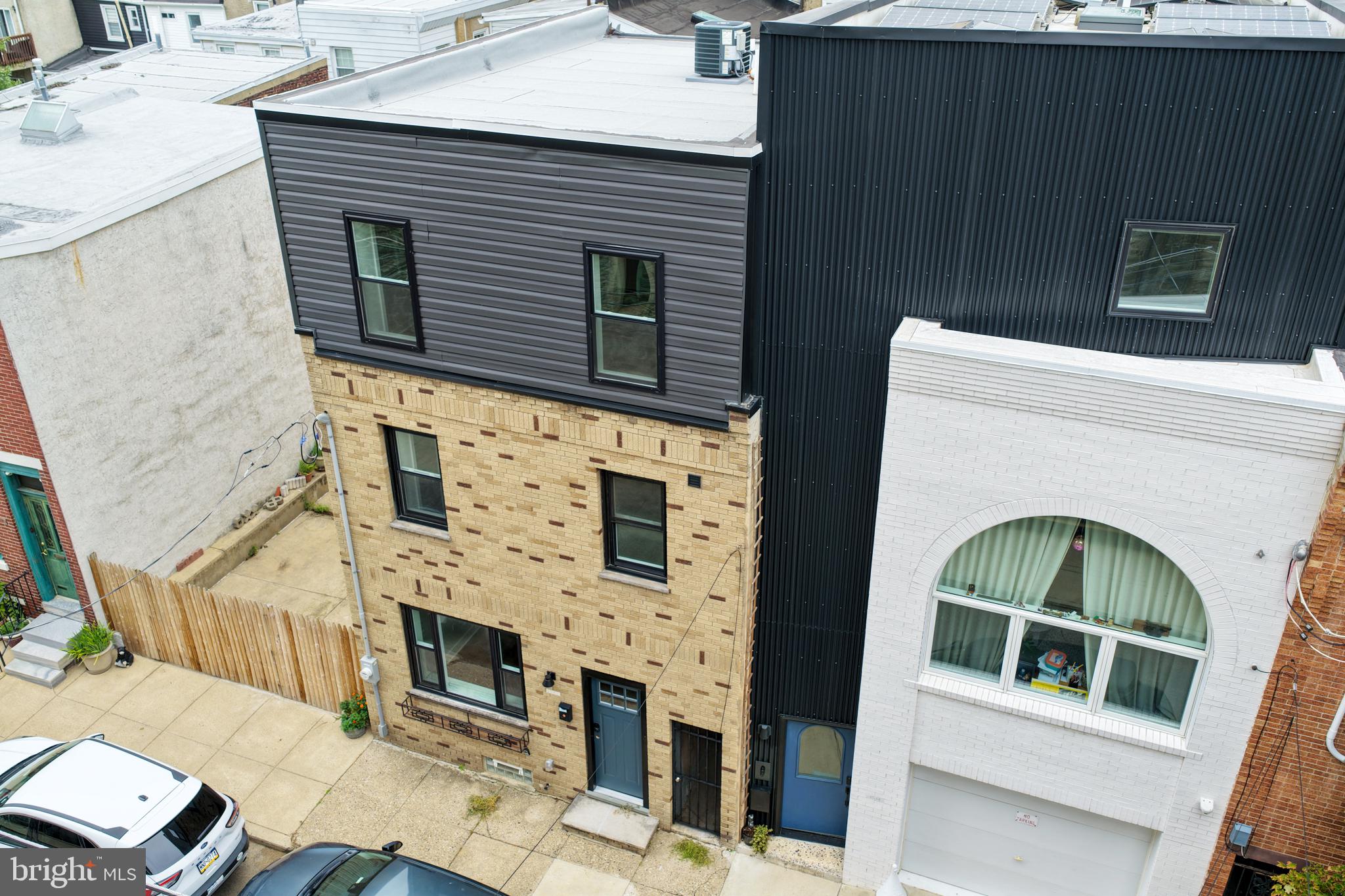 1513 E HEWSON