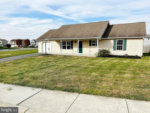 Photo of 124 Penn Oak Drive, Bainbridge, PA 17502 (MLS # PALA2044606)