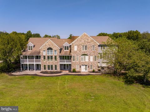 2100 FOX HOLLOW LANE EAST GREENVILLE PA 18041