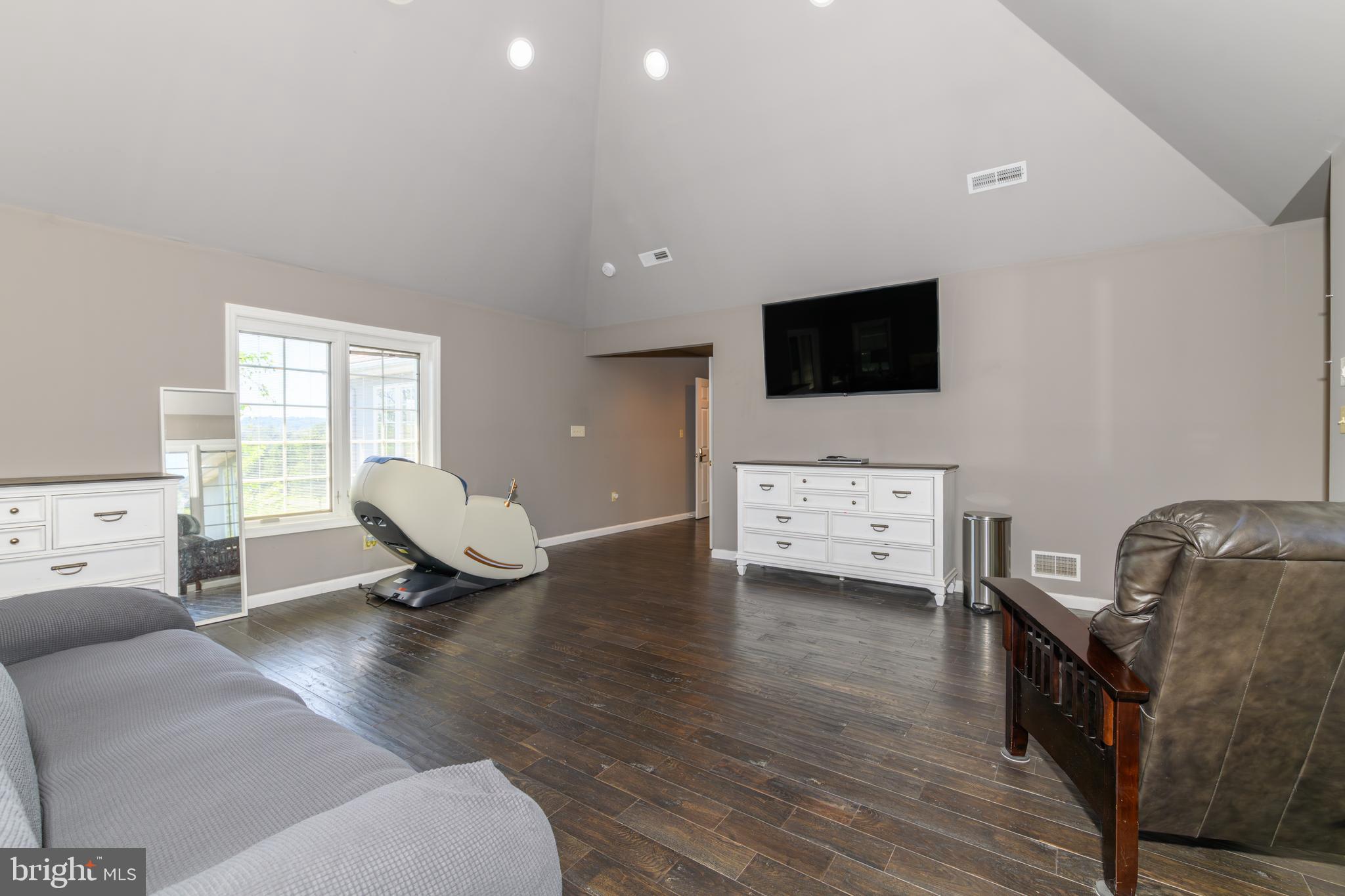 FOX HOLLOW - Residential