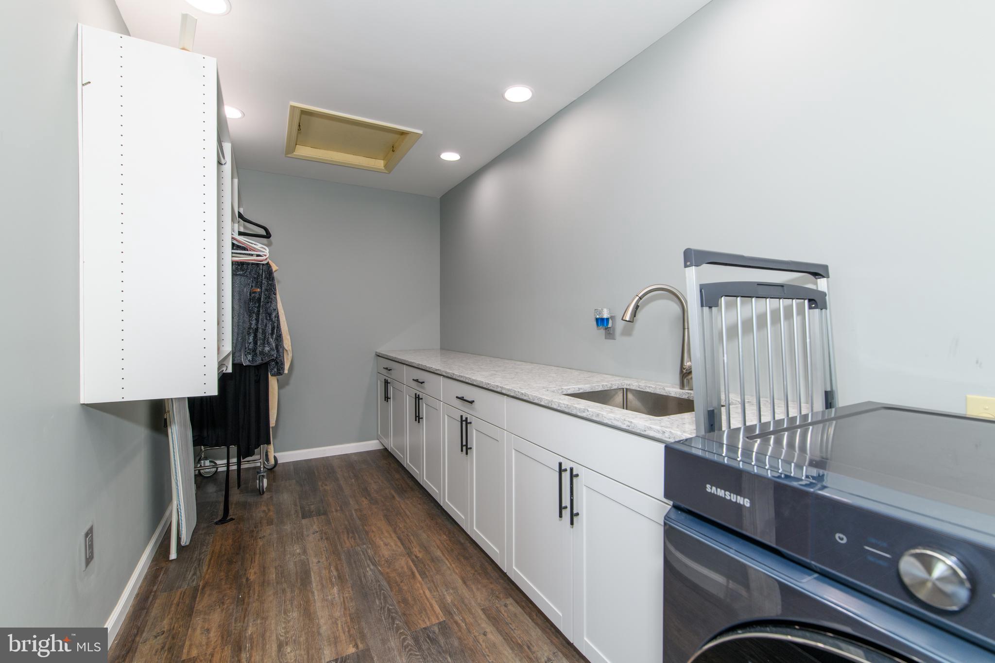 FOX HOLLOW - Residential