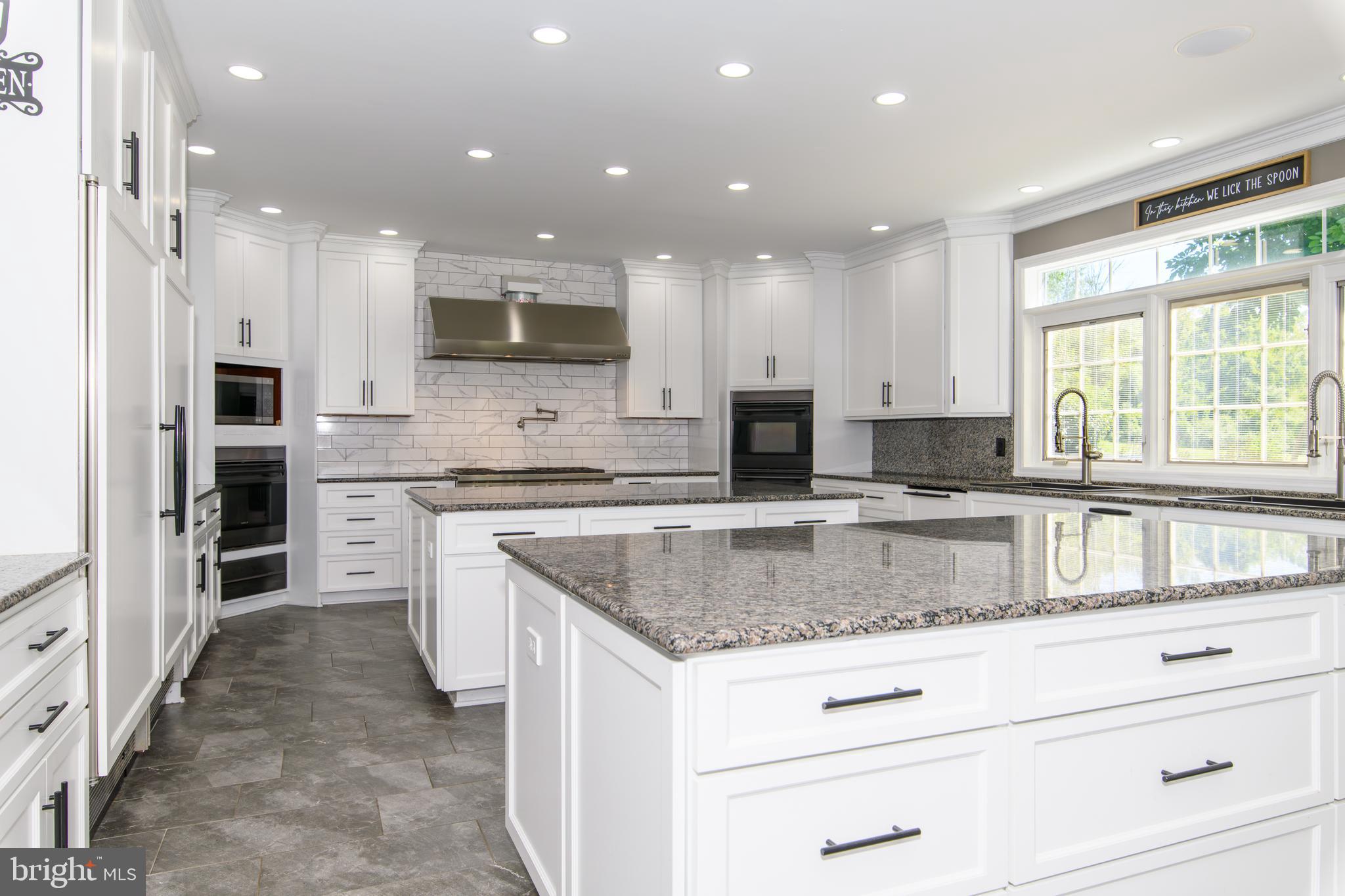 FOX HOLLOW - Residential