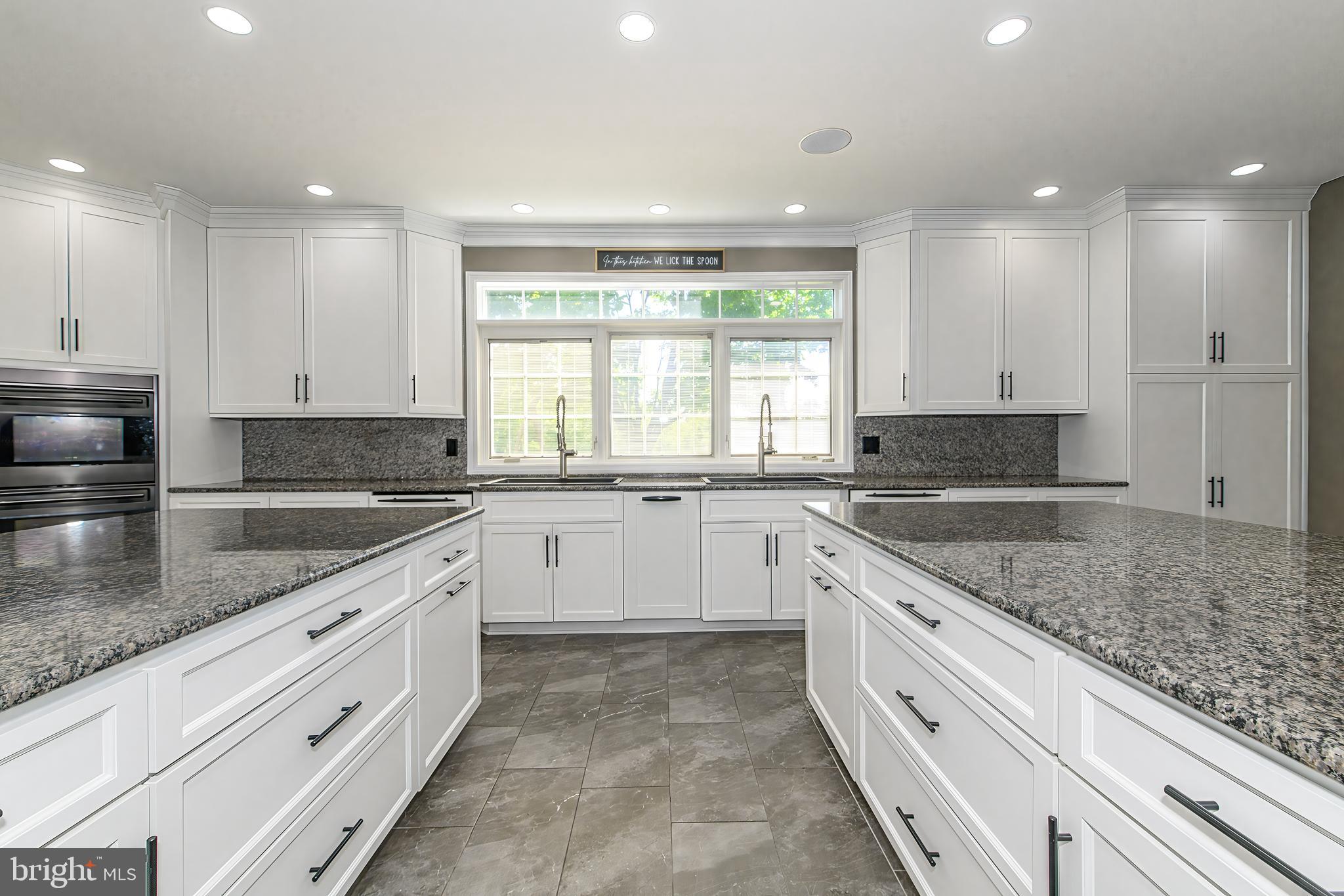 FOX HOLLOW - Residential