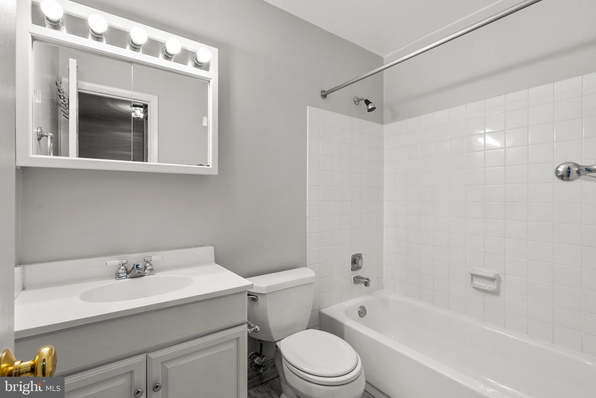 CONCORD MEWS - Residential Lease