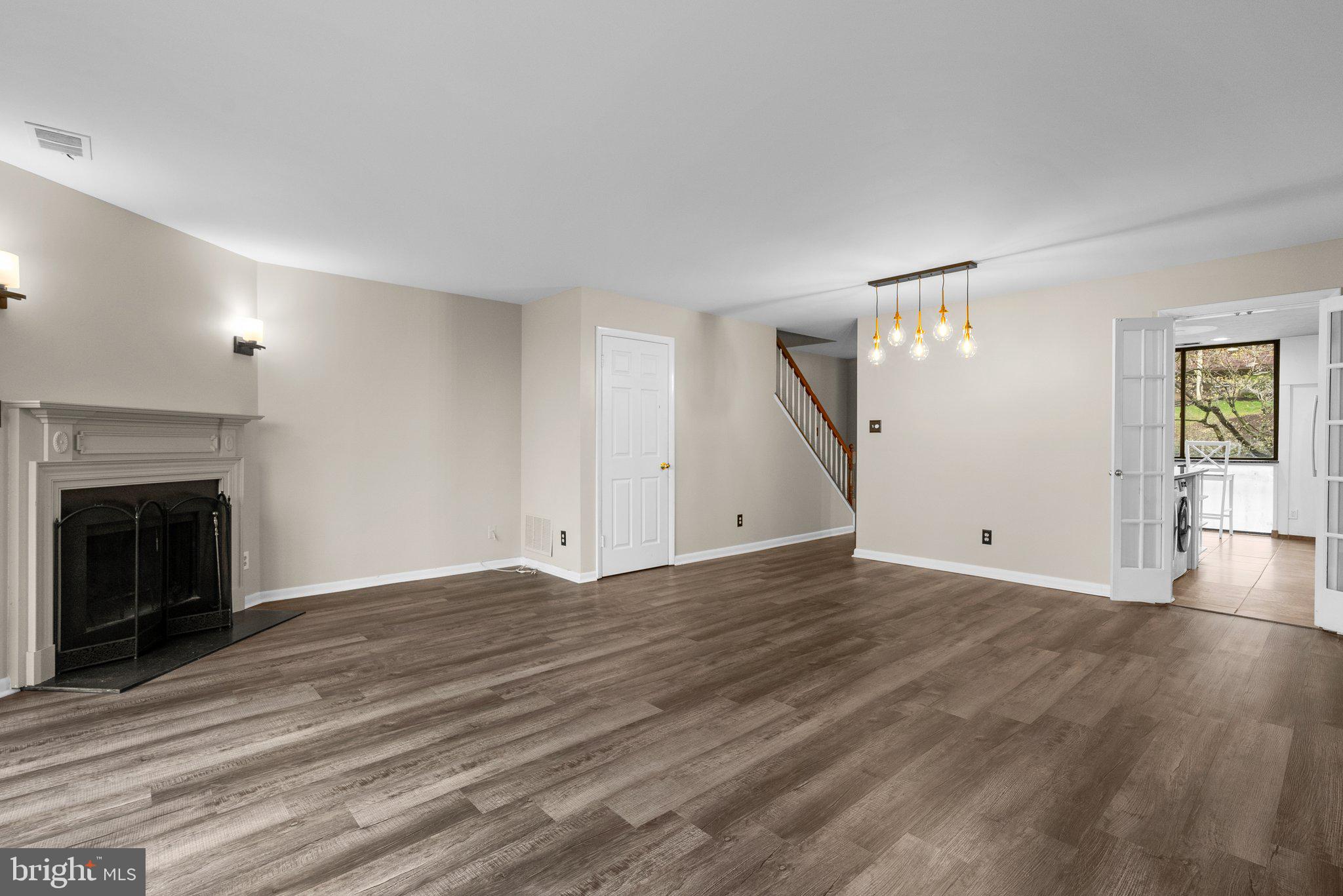 CONCORD MEWS - Residential Lease