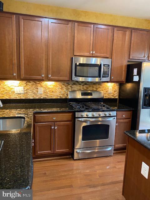 POWELLS RUN VILLAGE COND - Residential Lease