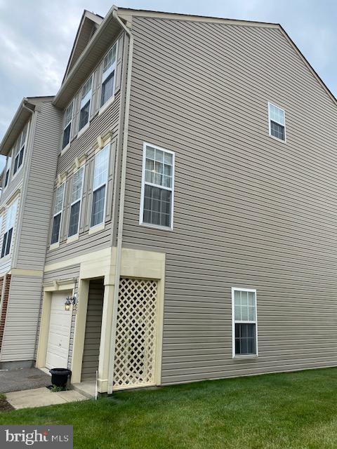 POWELLS RUN VILLAGE COND - Residential Lease