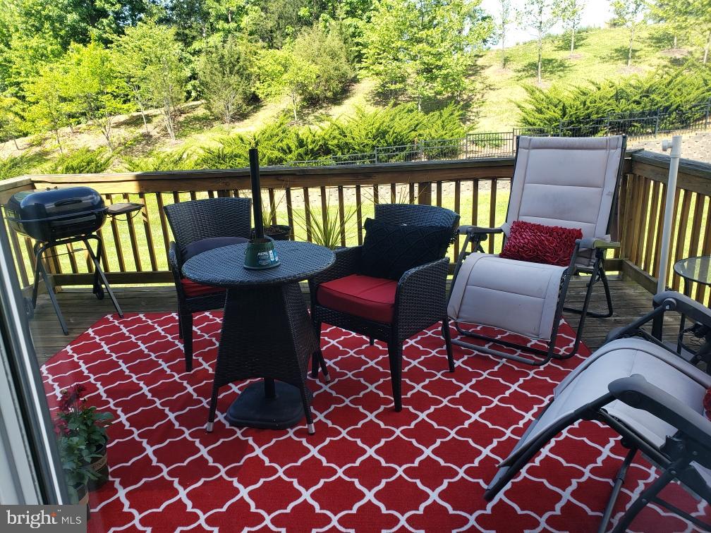 POWELLS RUN VILLAGE COND - Residential Lease