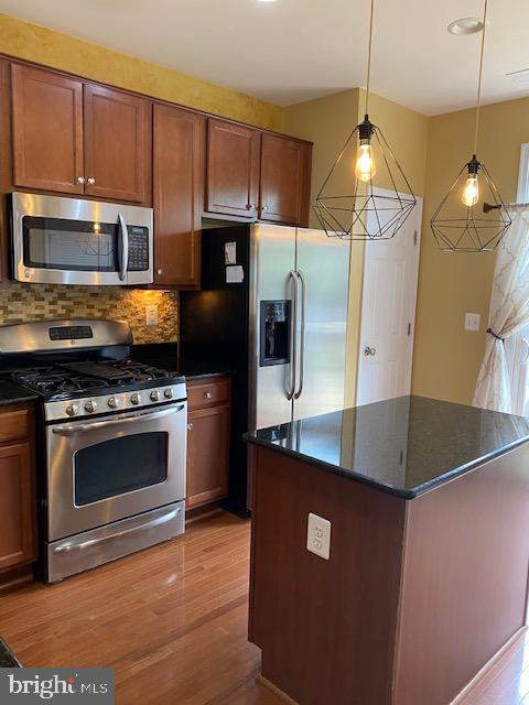 POWELLS RUN VILLAGE COND - Residential Lease